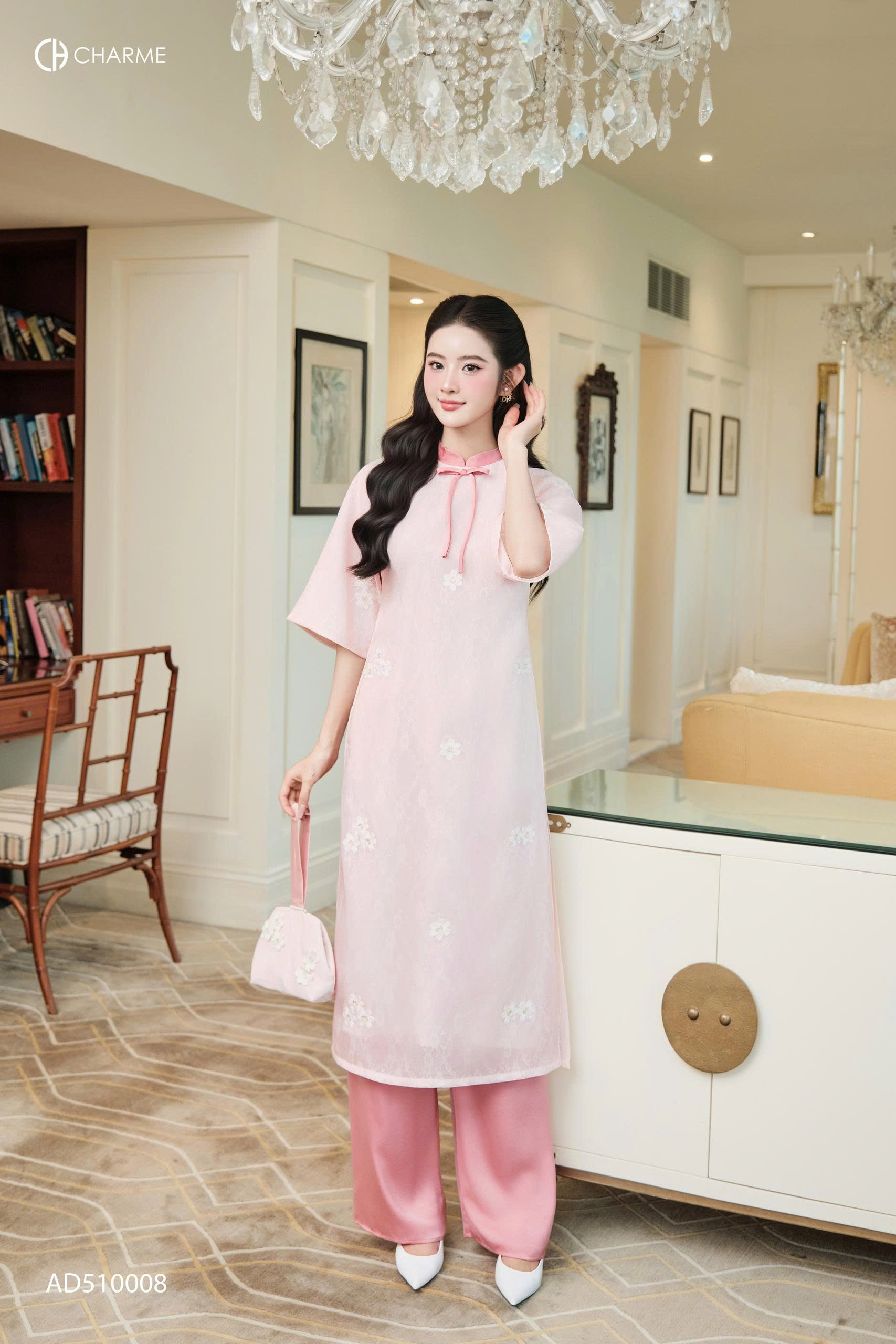 Áo dài cổ nơ thêu hoa