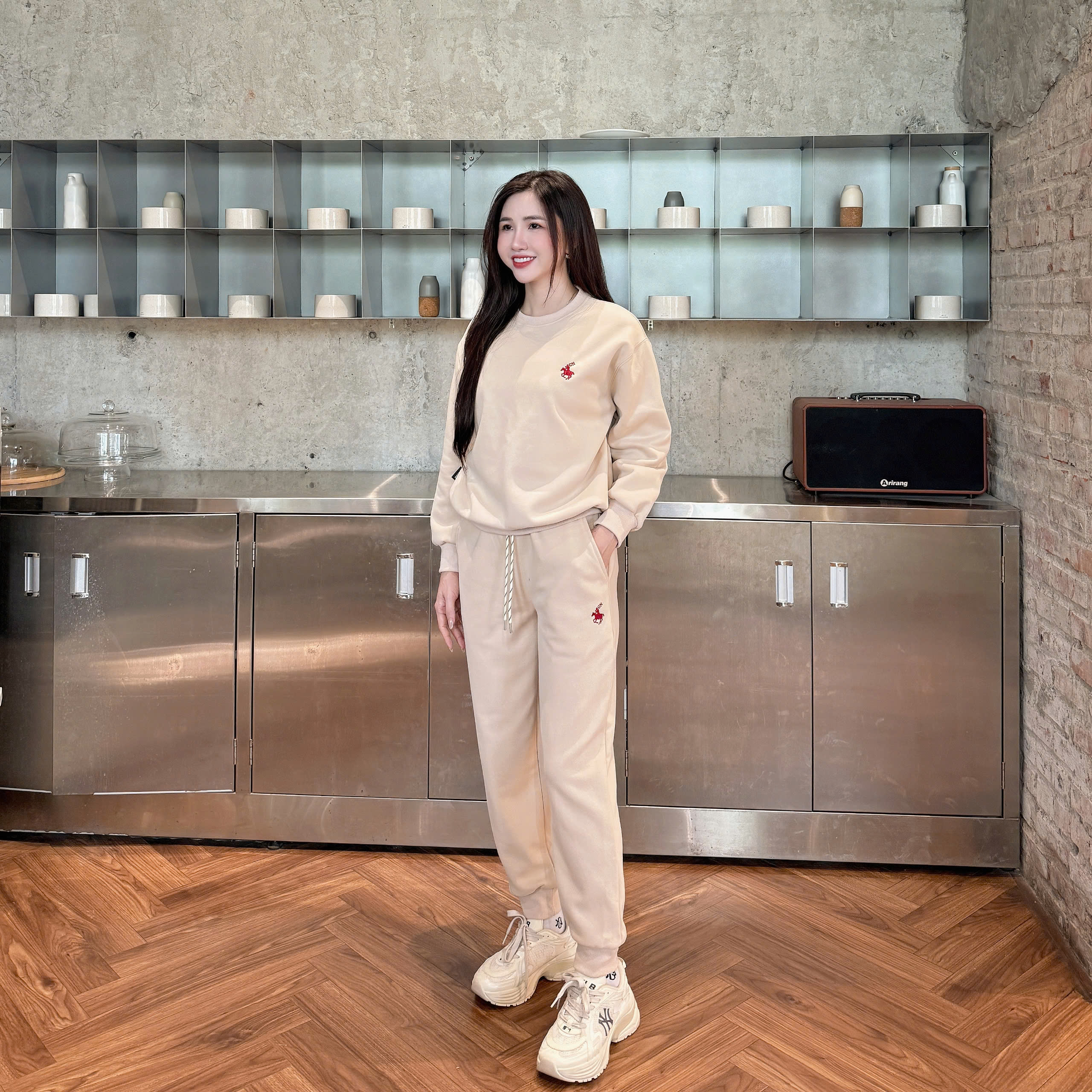 25BG155-Bộ quần áo nỉ NỮ cổ tròn THÊU NGỰA quần bo gấu BMW1 010326_thumbnail_2