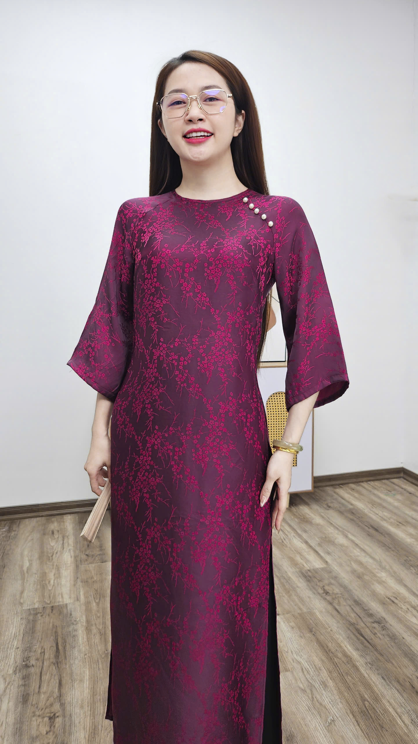 CT295 áo dài cách tân tơ tằm hoa đào Hồng xác pháo