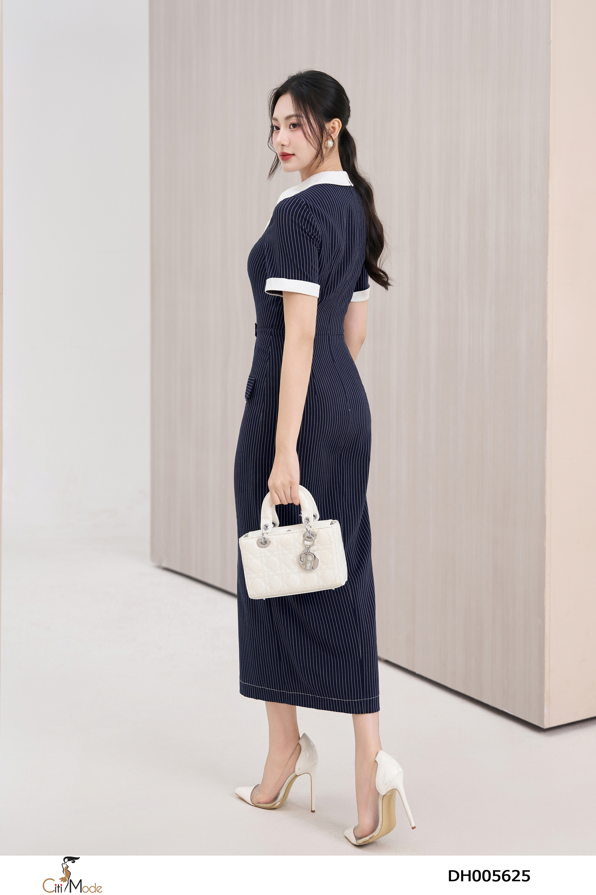 Đầm ôm kẻ tím than cổ đức phối trắng