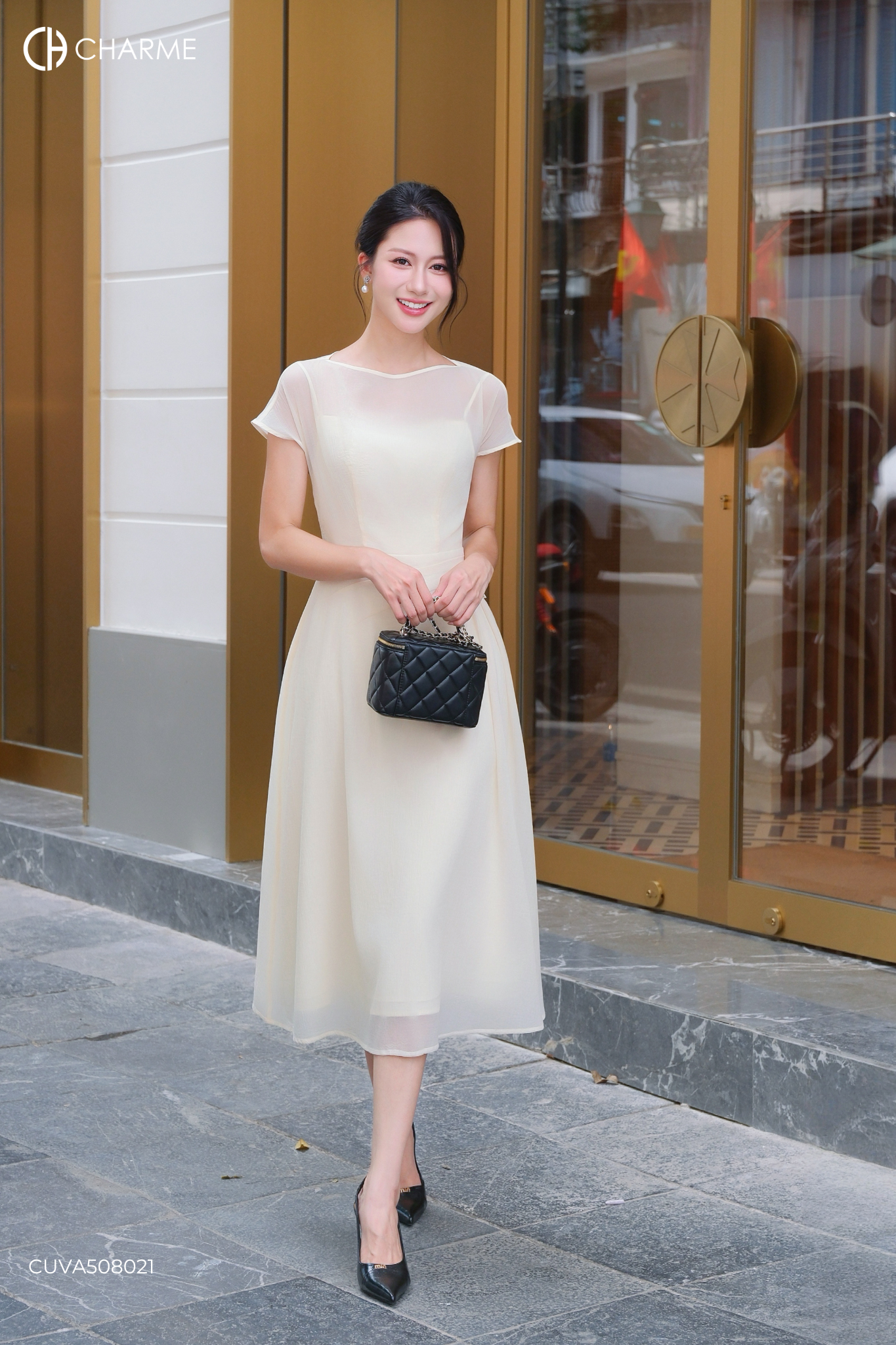 Váy cổ thuyền dáng xòe