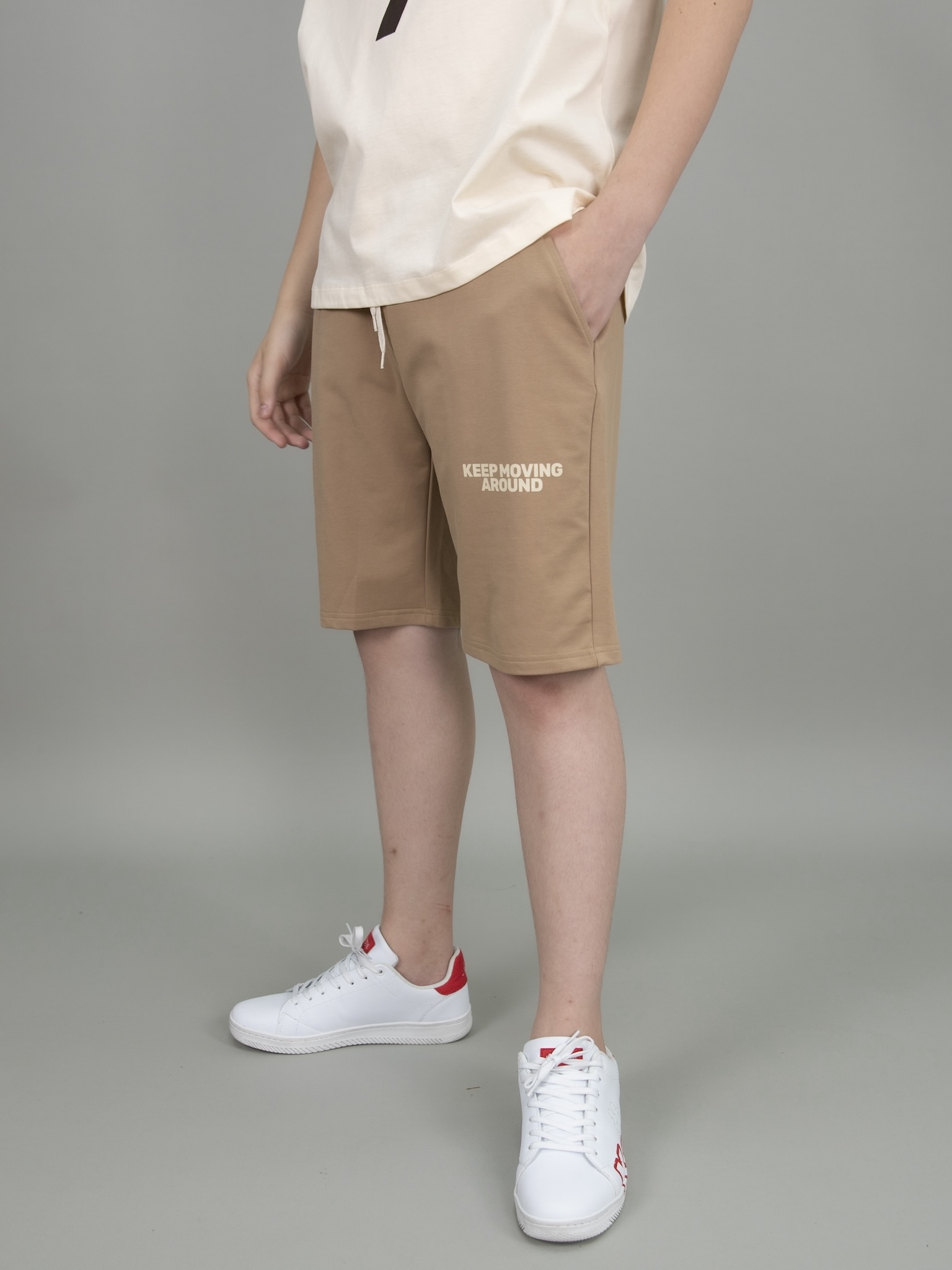 Quần short nâu nhạt in số 7