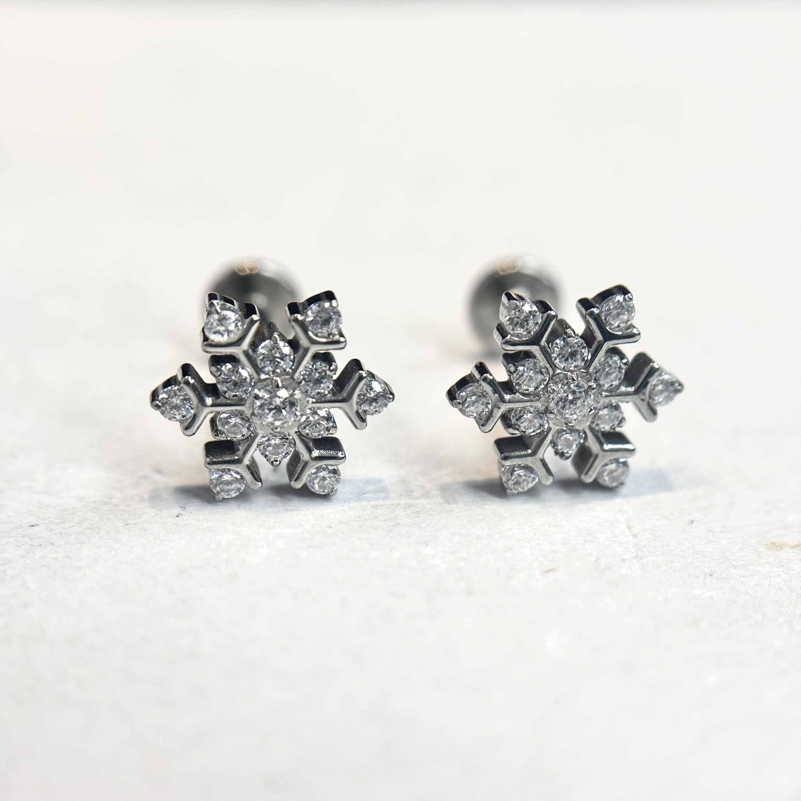 khuyên kiểu titan bông tuyết