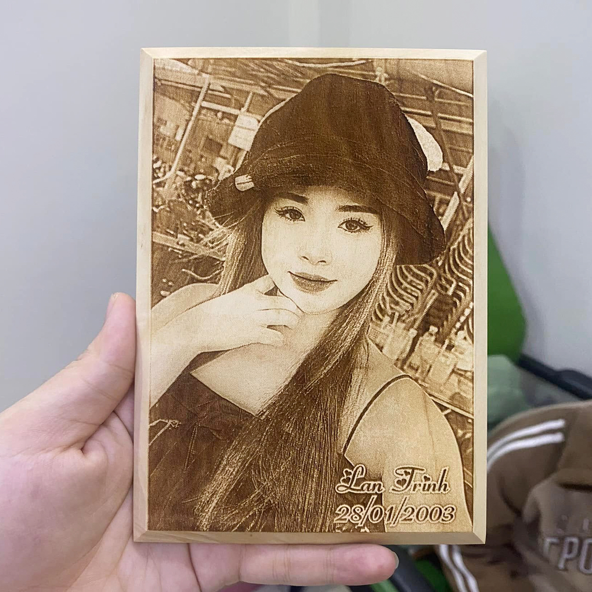 Tranh Khắc Gỗ Chân Dung - In Theo Yêu Cầu, Lưu Giữ Kỷ Niệm Đẹp_thumbnail_3