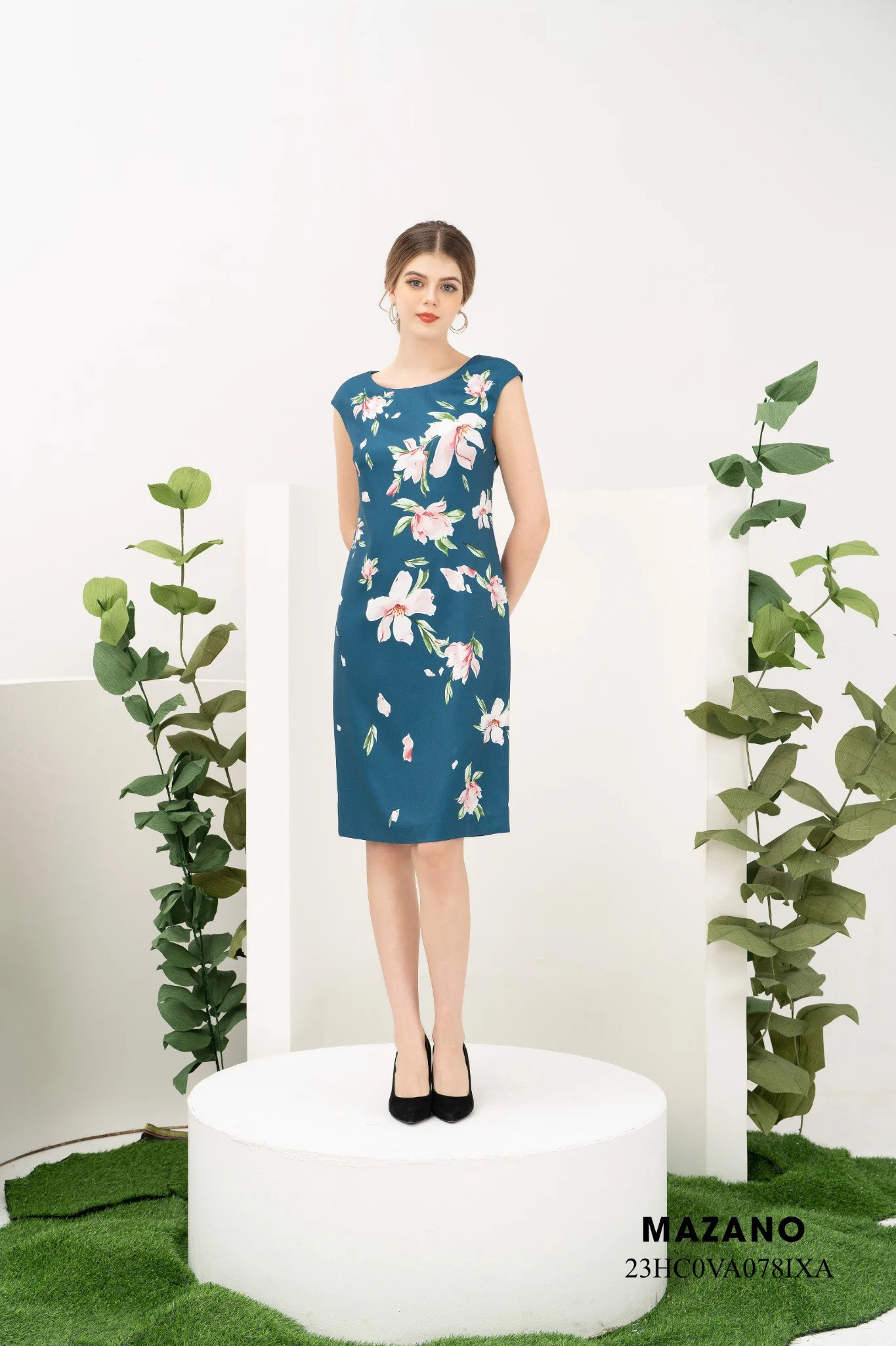 Đầm suông xanh họa tiết hoa huệ tây