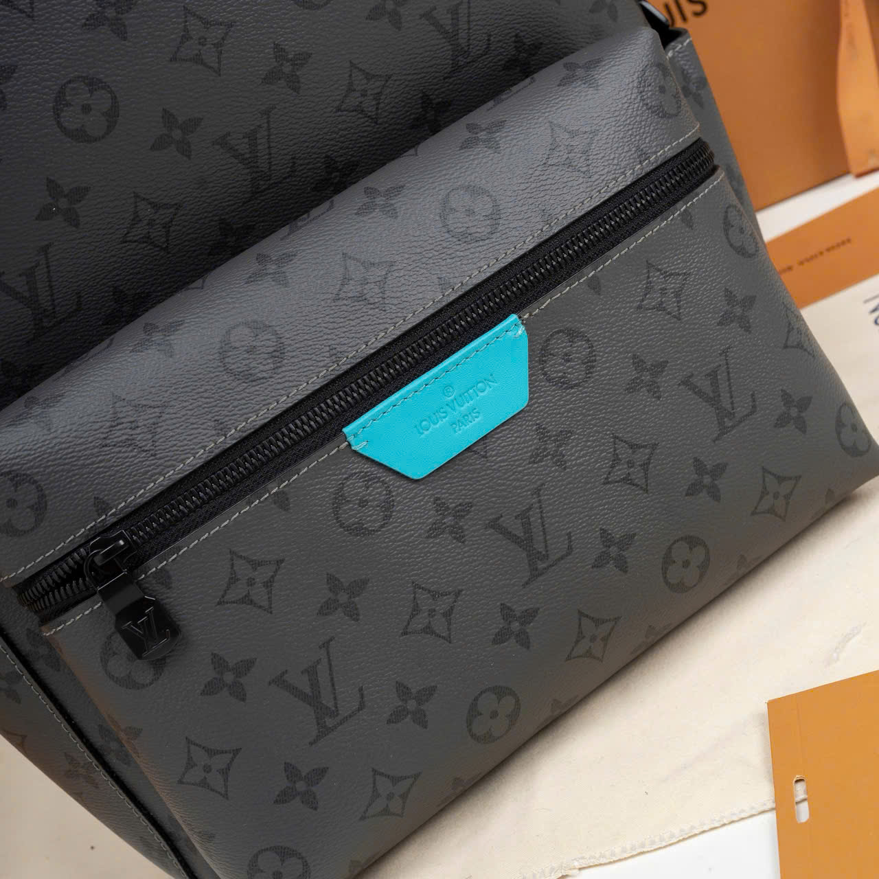 Ba lô nam Louis Vuitton Discovery PM hoa xám_thumbnail_4