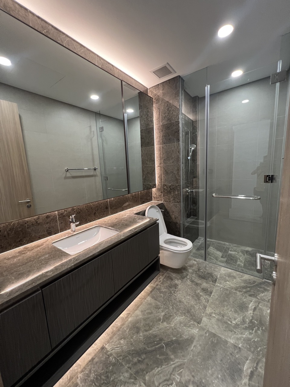 Bán căn chung cư The River, 3 phòng ngủ, 120 m2, giá 19.99 tỷ _thumbnail_2