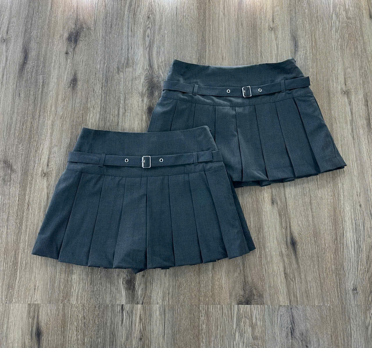 C4 CHÂN VÁY XÁM_thumbnail_9