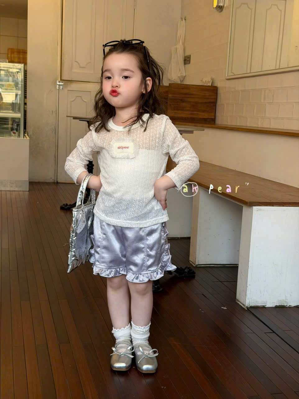 AK25 - Set áo ren trắng kèm tap trước ngực hãng AK Pear