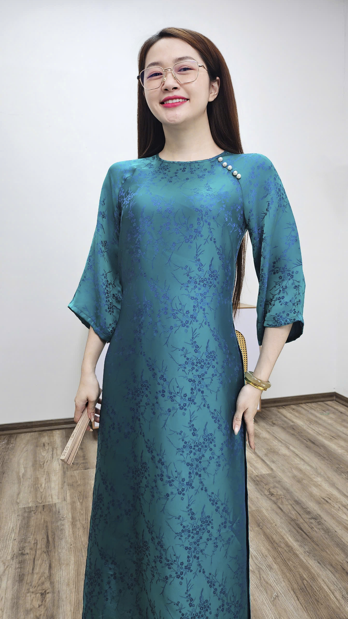 CT292 áo dài cách tân tơ tằm hoa đào xanh cổ vịt ánh xanh