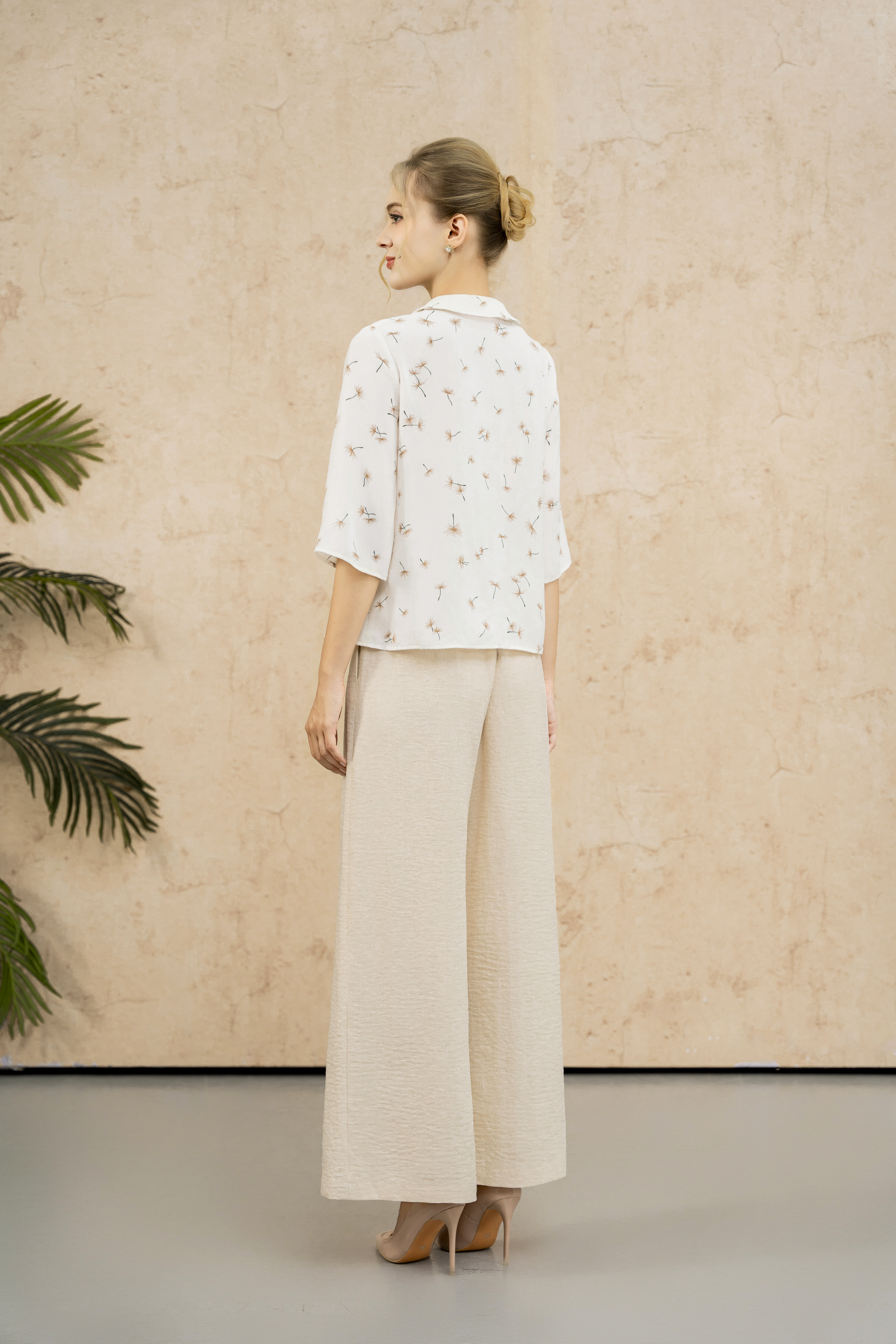 Áo sơ mi cài khuy Suông Vải voan in họa tiết cách điệu Cổ bẻ cài khuy Tay lỡ Dài dưới eo