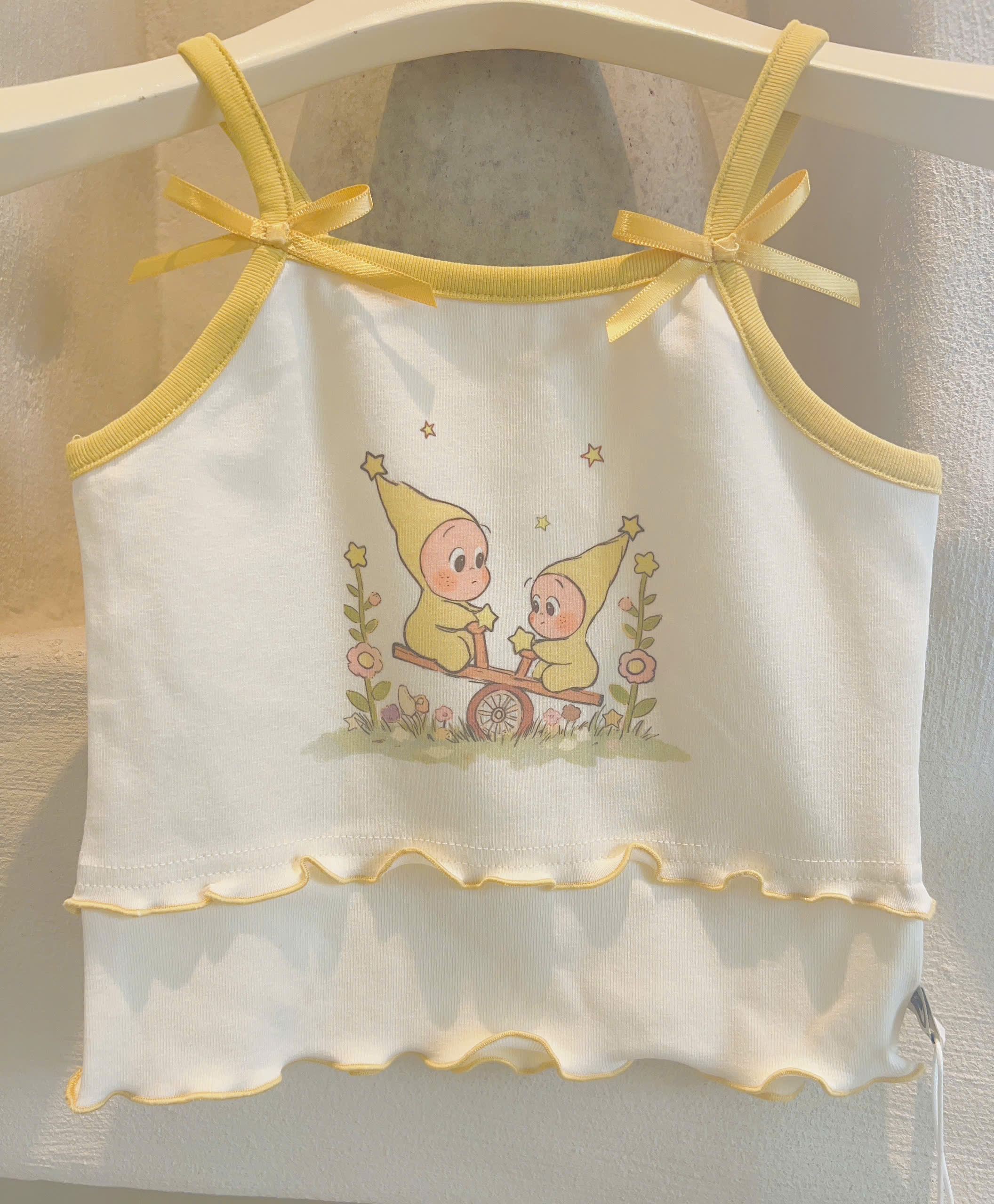 D10 - 5852 - Áo 2 dây viền vàng UCEE