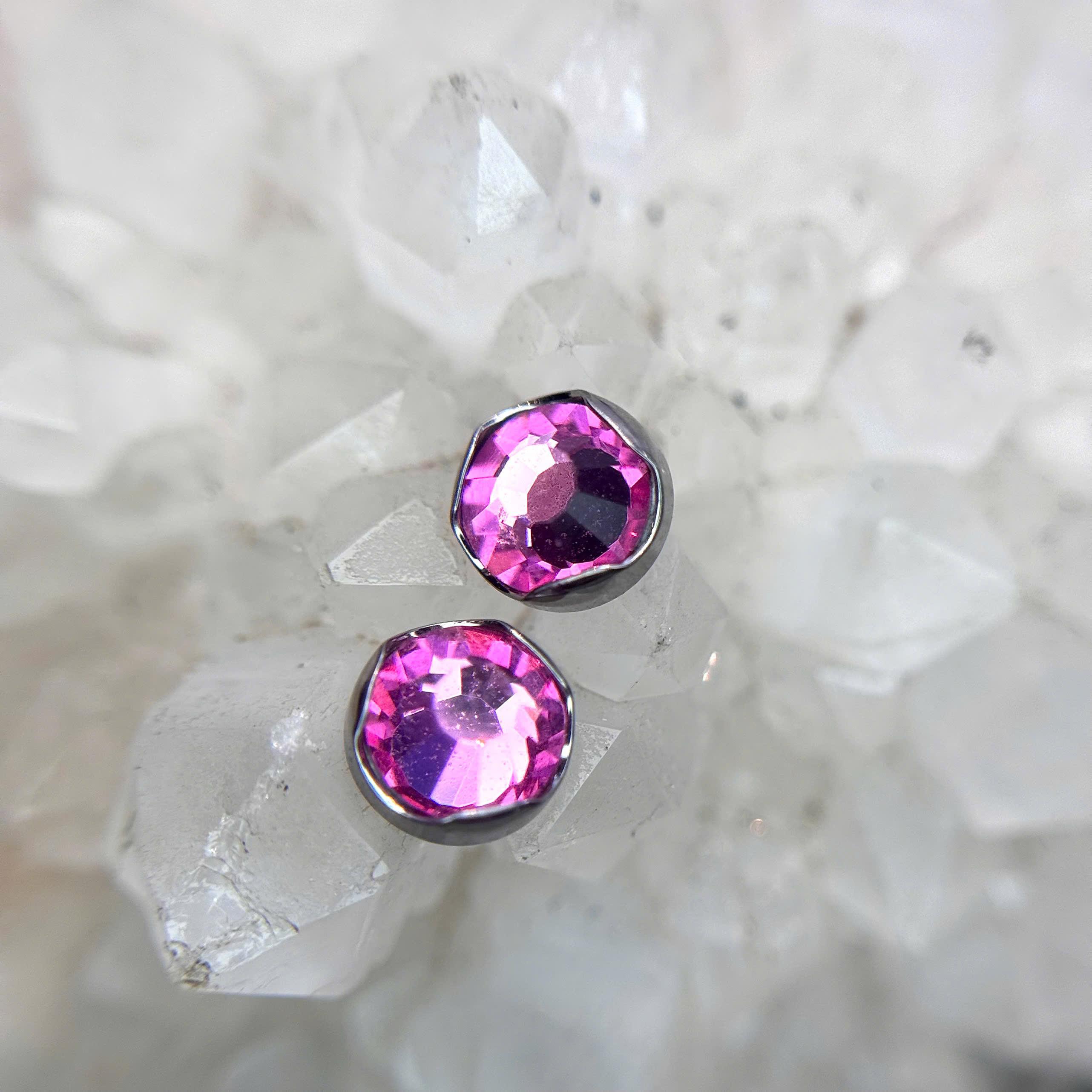 Charm cấy titan size 5 bo viền hồng