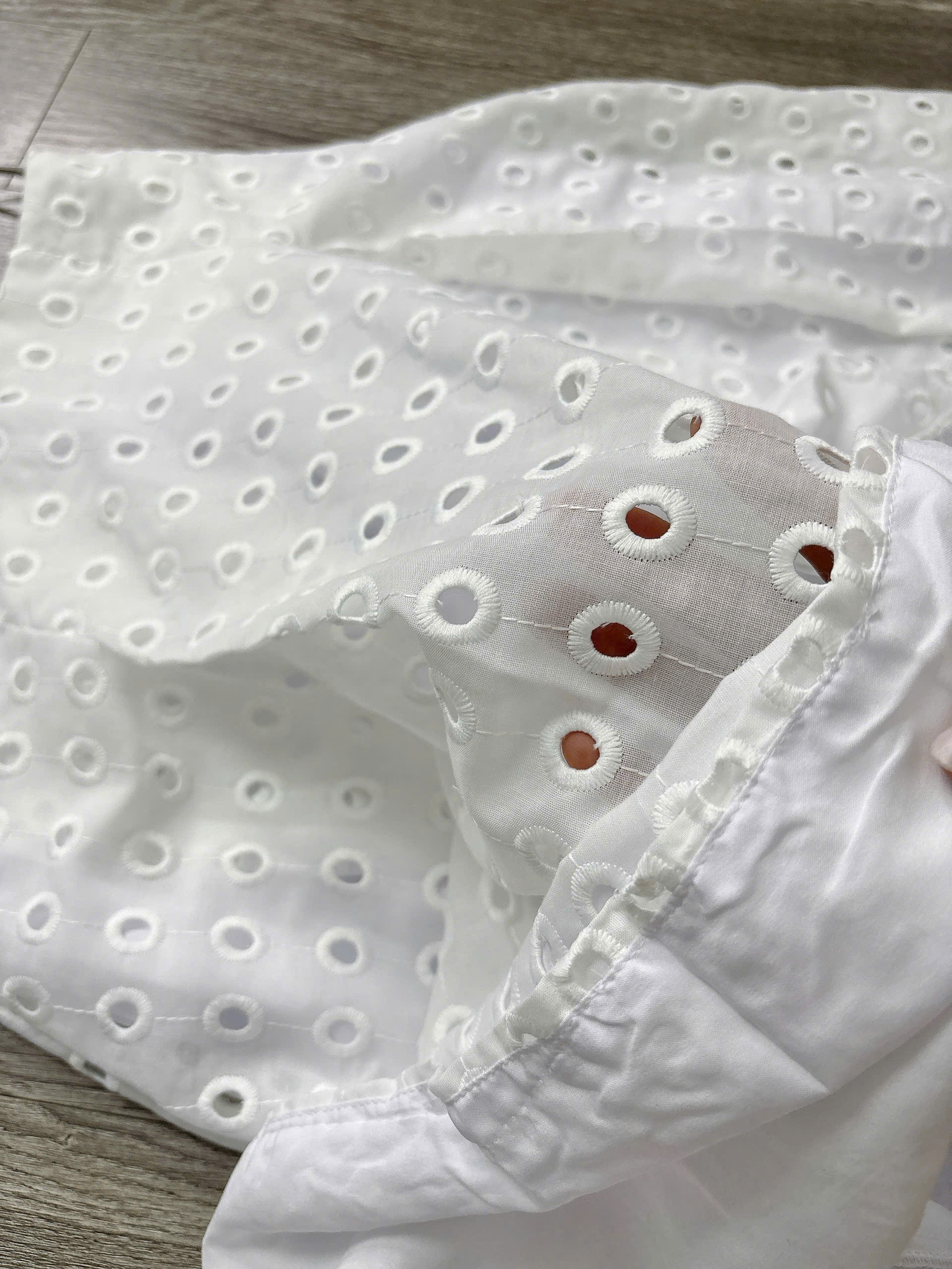 H59 CHÂN VÁY ĐỤC LỖ TRẮNG_thumbnail_7