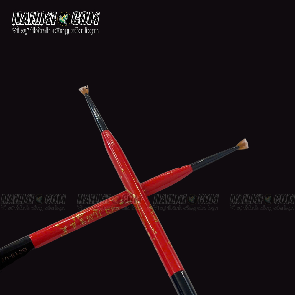 Cọ quạt xoè - rắc nhũ - cung đình - cán gỗ_thumbnail_1