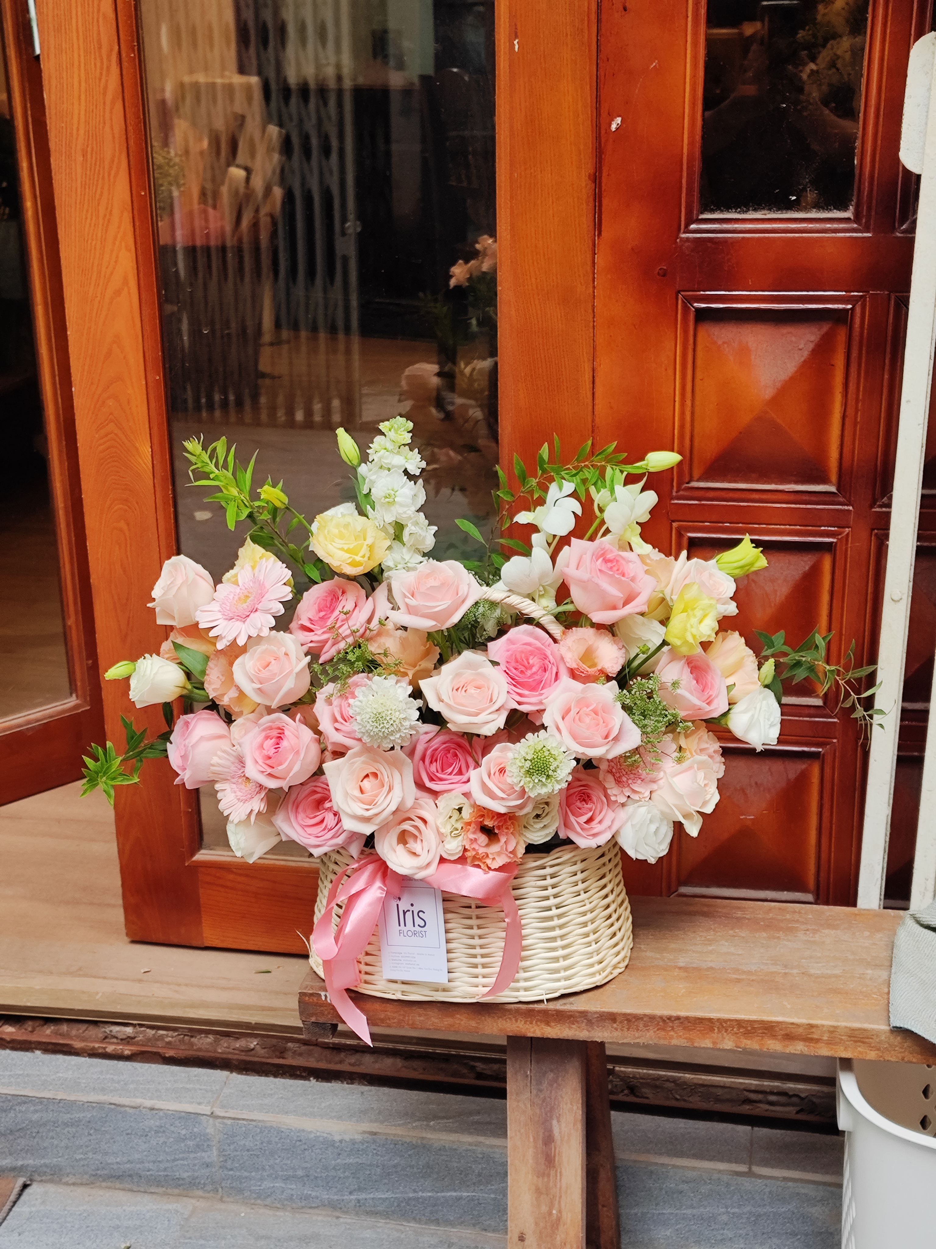 Giỏ hoa mây ton hồng Pastel - size M+