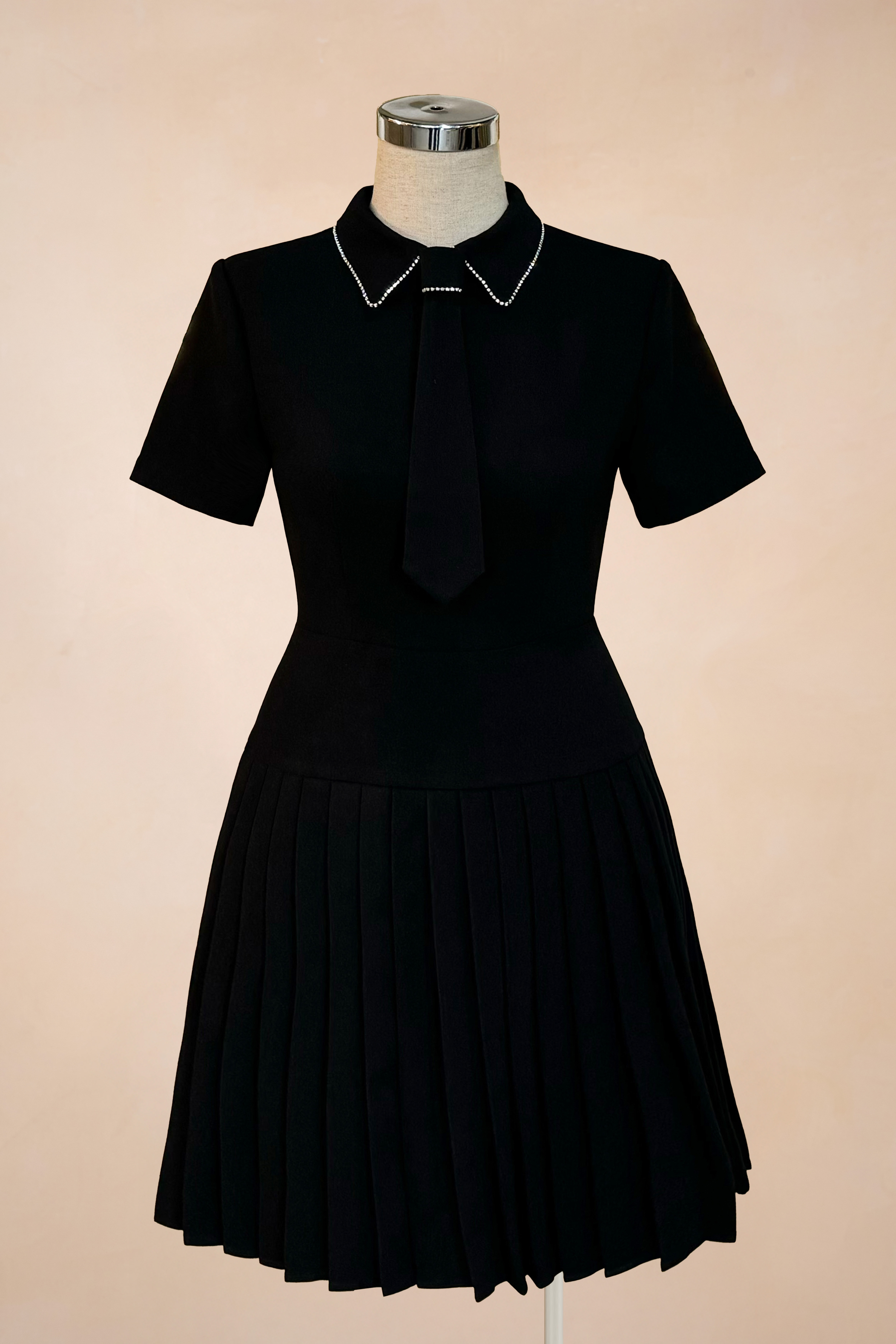 Đầm Xếp Ly Cổ Viền Đá TT