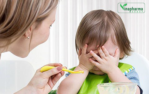 Tại sao trẻ biếng ăn, chậm lớn? Mẹ phải làm sao khi trẻ biếng ăn?