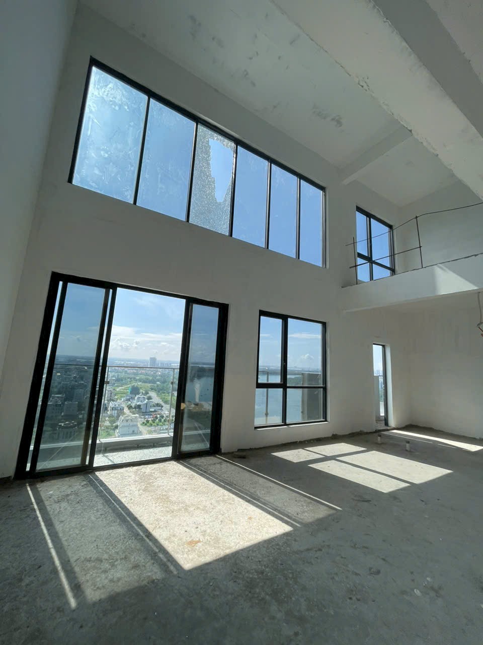 Bán căn 3PN duplex tầng cao, view sông Bitexco 