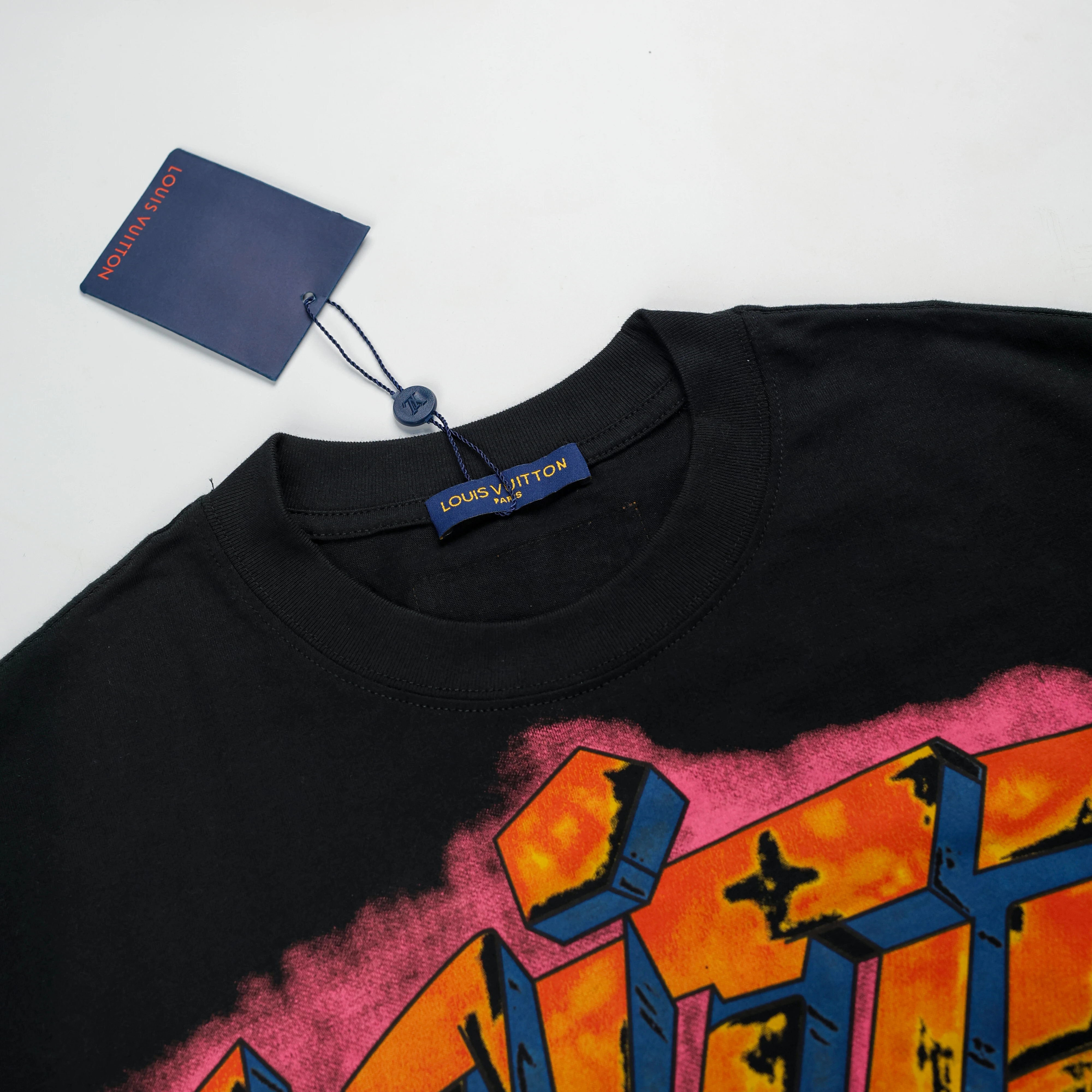 PHÔNG LV GRAFITI_thumbnail_1