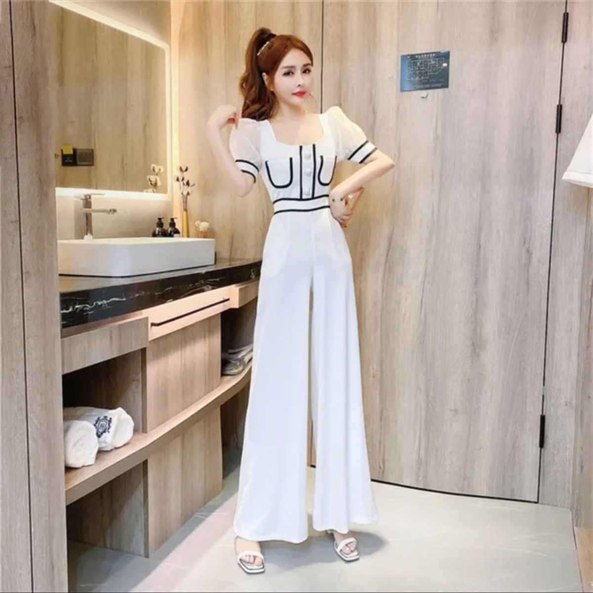 Jumpsuit dài cổ U tay bồng phối viền Phong Cách