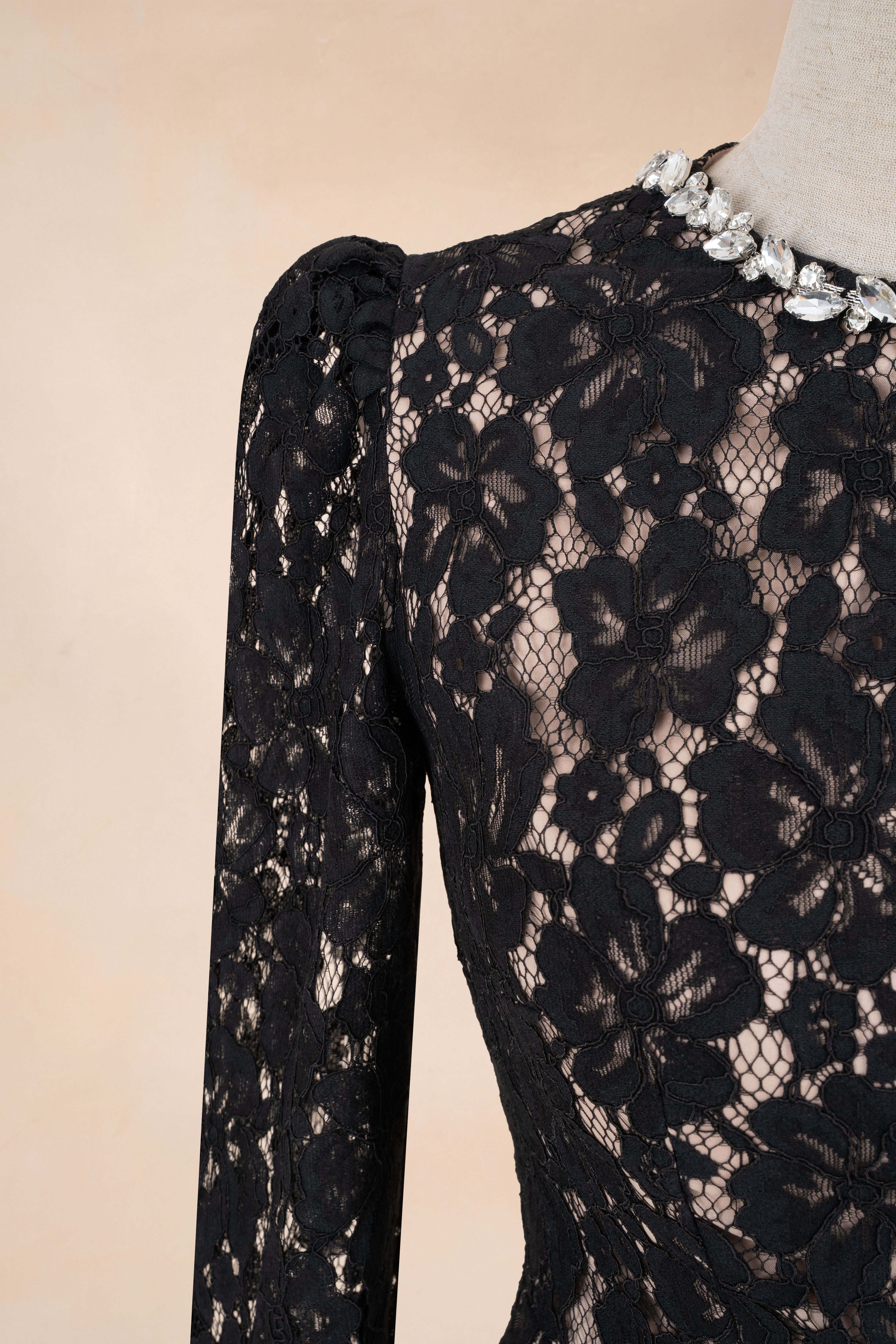 Đầm Bút Chì Cổ Tròn Viền Đá_thumbnail_2