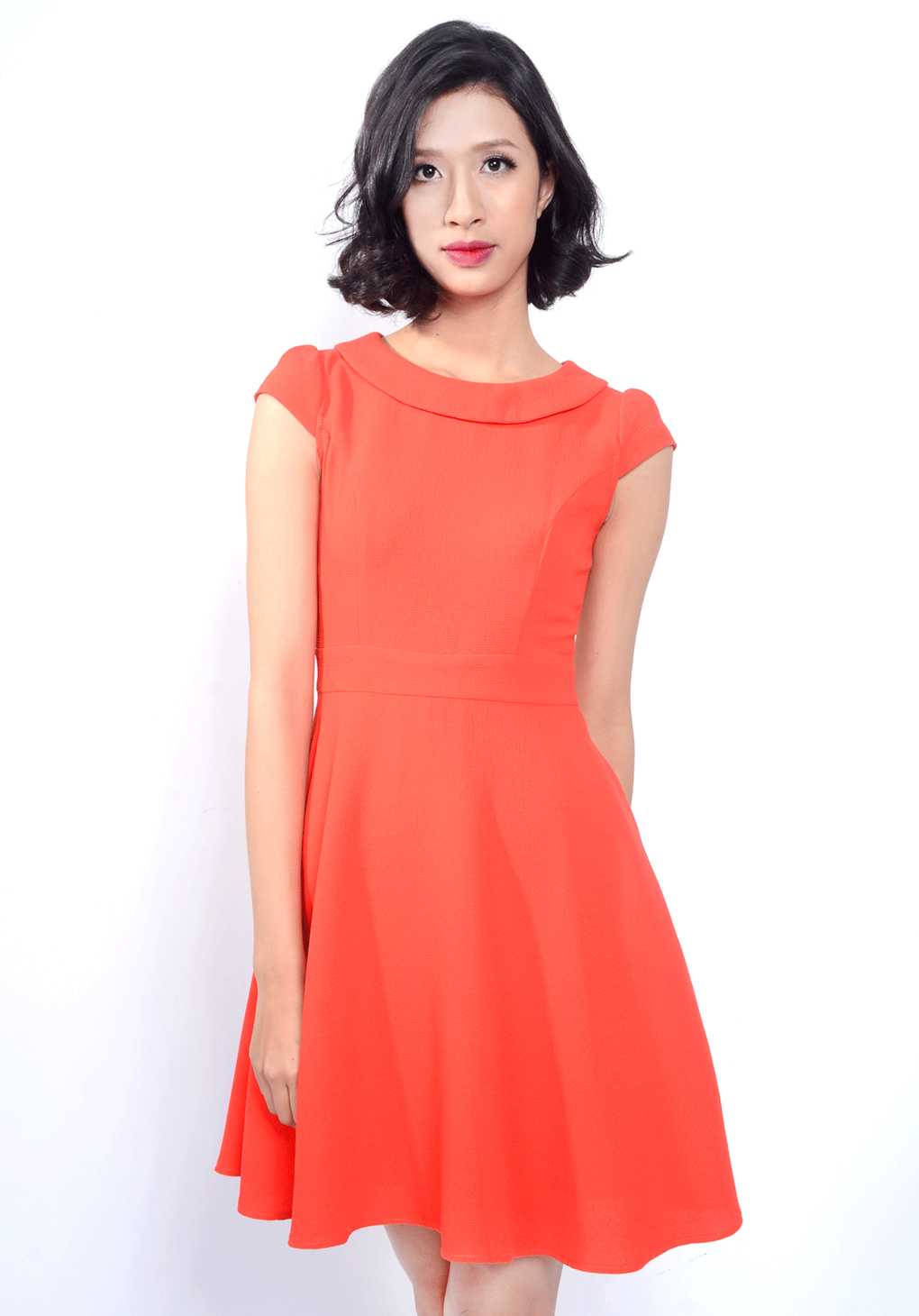 Đầm thân ôm cam cổ thuyền