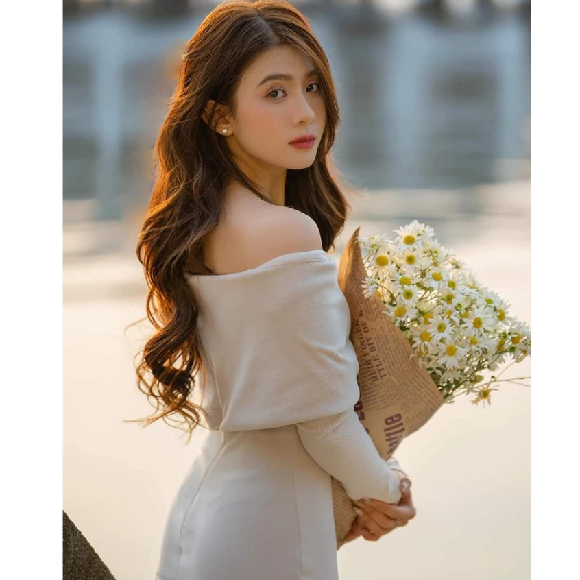 Đầm trễ vai dự tiệc dài tay dáng dài màu kem vải nhung tăm, váy body trễ vai trắng dài tay tiểu thư Loga store_L329