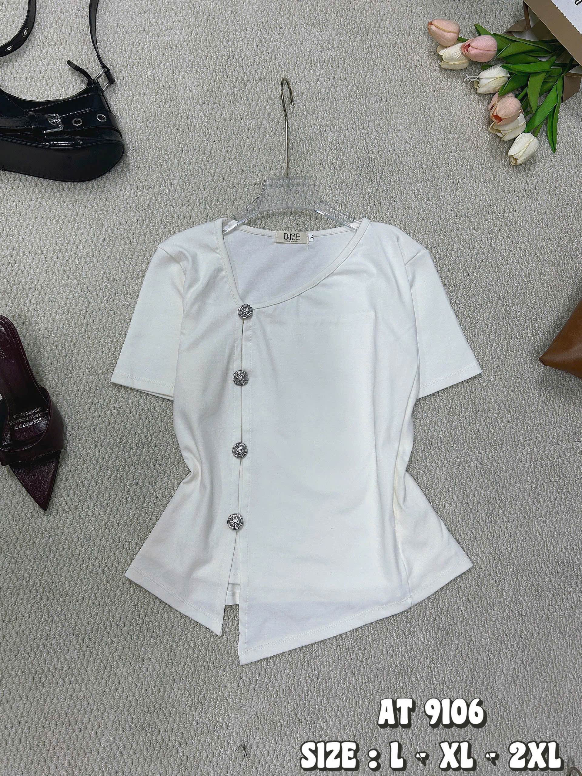 BIGSIZE - Áo thun tà lệch phối nút AT9106_thumbnail_5