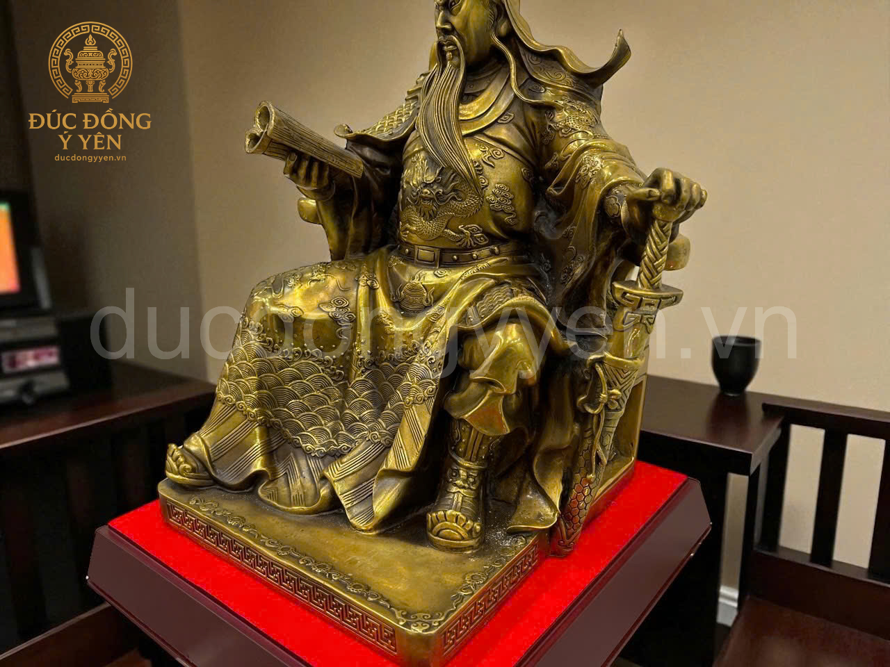 Tượng quan công ngồi đọc sách đúc đồng vàng _thumbnail_4