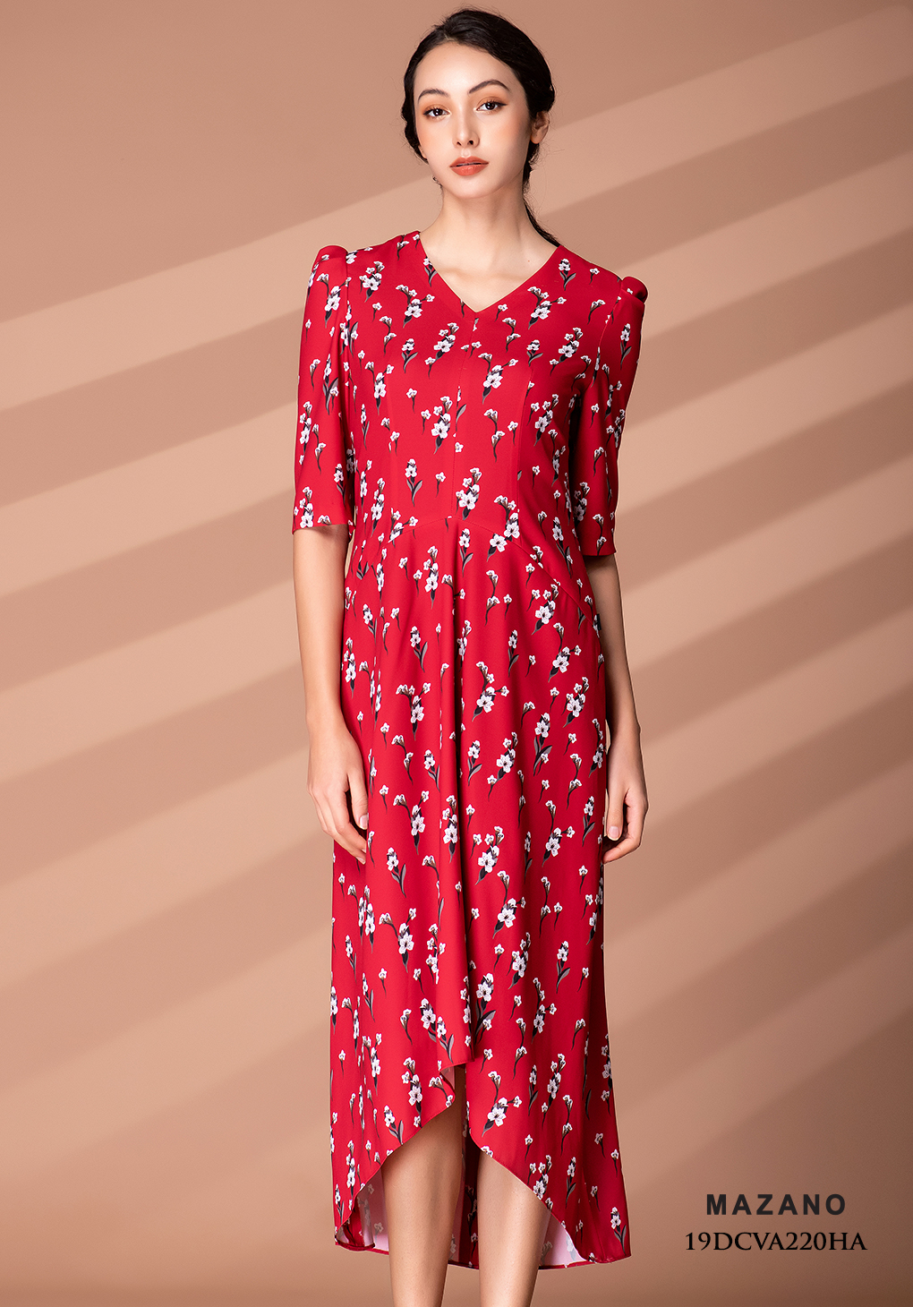 Đầm đỏ họa tiết hoa trắng tay bồng