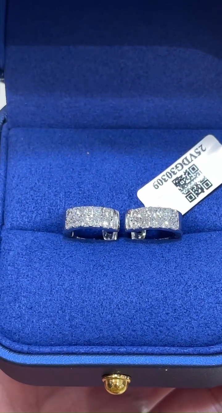  Đôi Bông Tai Vàng 18K 