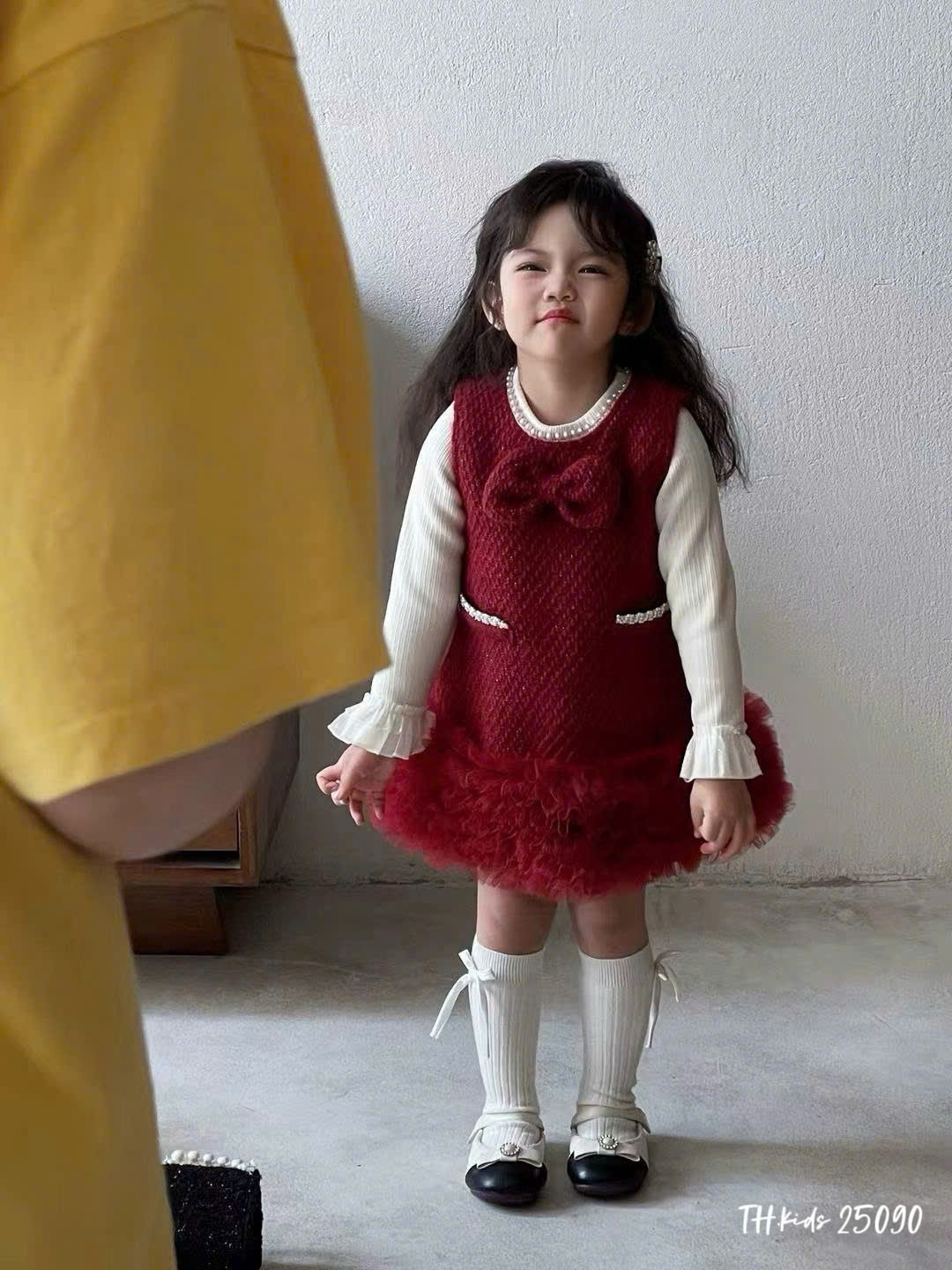 (V66) Váy dạ đỏ đính nơ viền voan kèm áo giữ nhiệt trắng_thumbnail_0