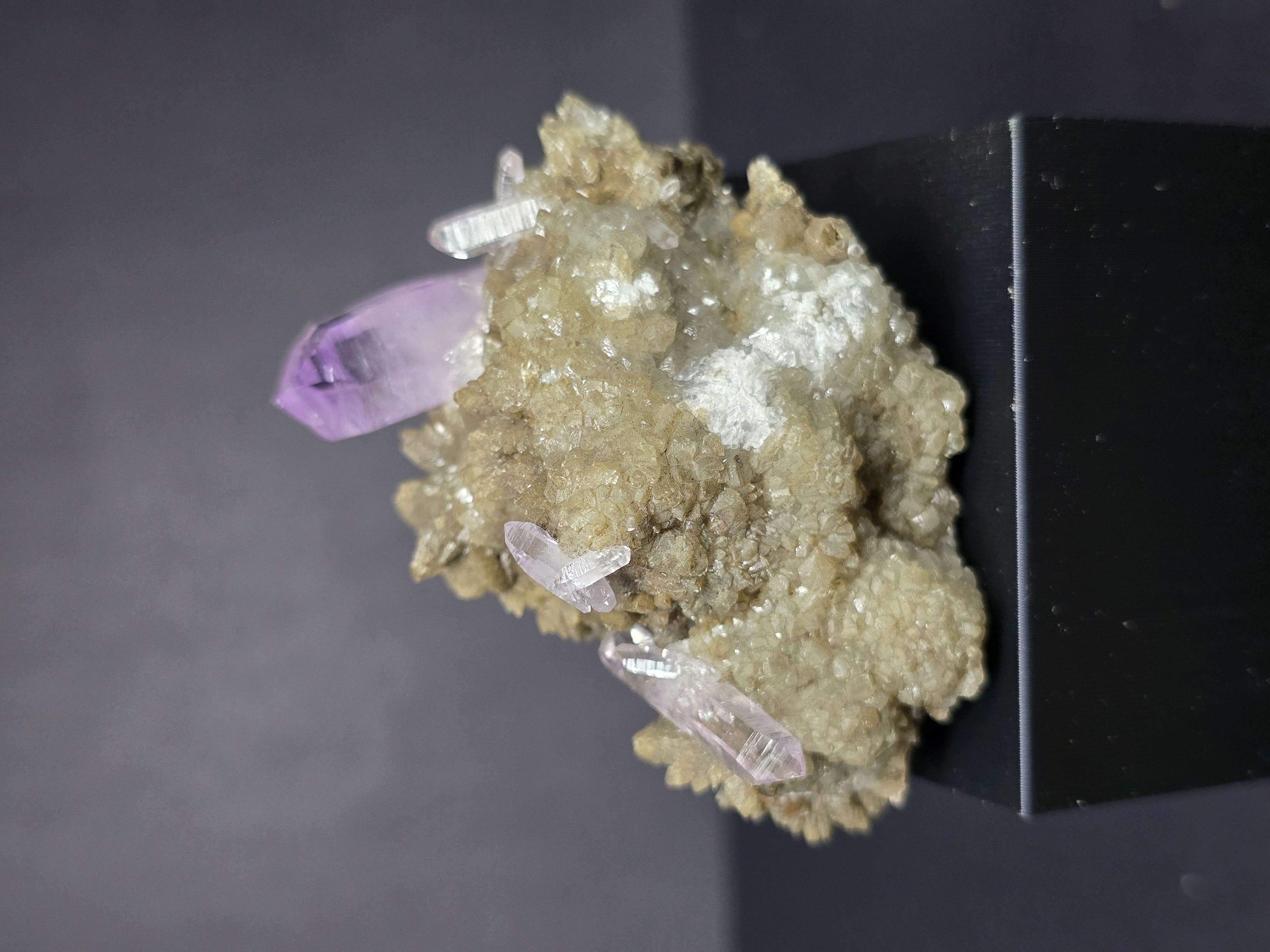 Tinh Thể Thạch Anh Tím Veracruz Trên Calcite Vảy Rồng (Dragon Scale Calcite) - Veracruz Mexico