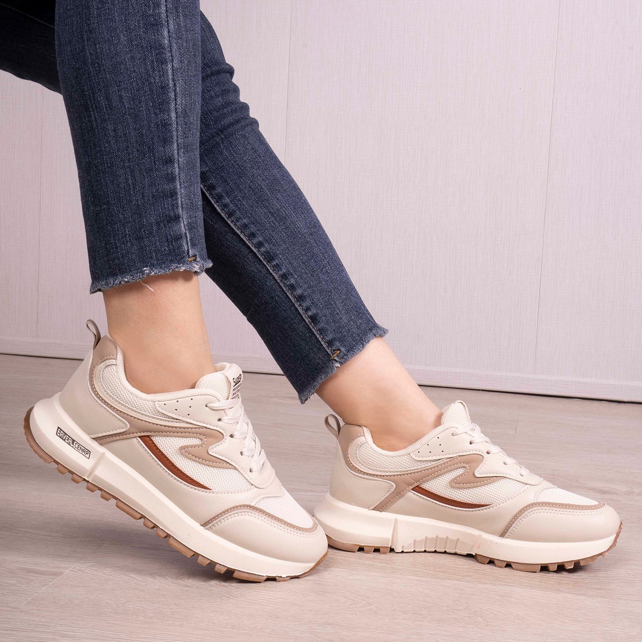 T79 - Giày Thể Thao Nữ - Kem Tây T79