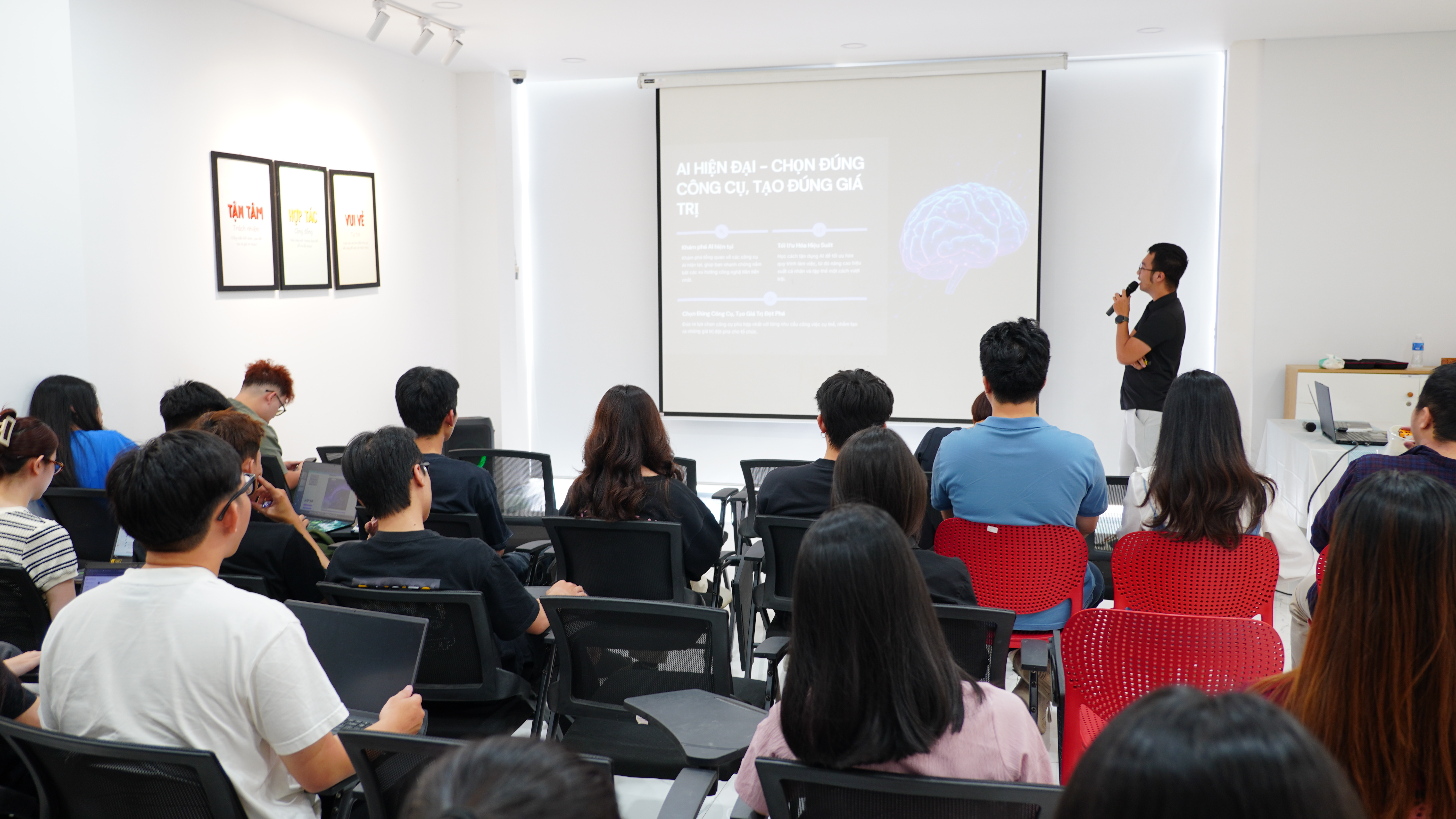 Internal training: “Modern AI: Choose the right tools - create the right value”