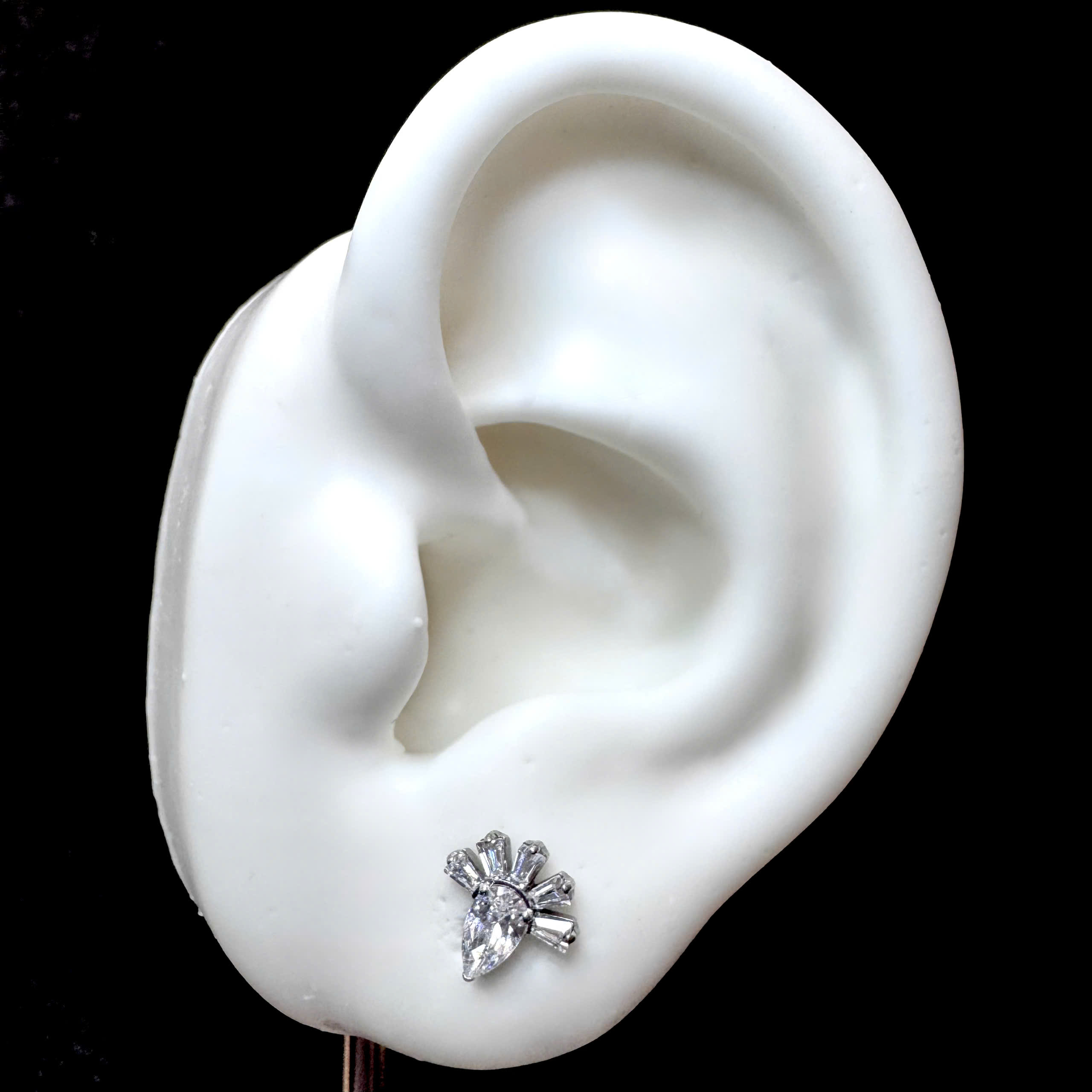 Khuyên kiểu titan giọt nước đá tỏa_thumbnail_1