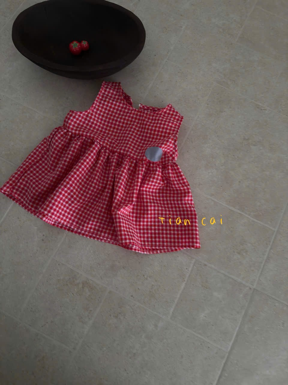 A58 - Áo caro đỏ sát nách tùng xòe hãng Tian Cai (Sz90-130)