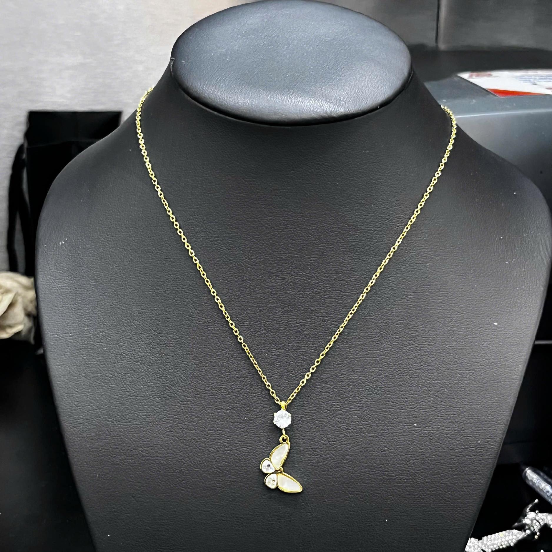 vòng cổ titan vàng charm kim cương rơi bướm trắng cánh kim cương_thumbnail_2