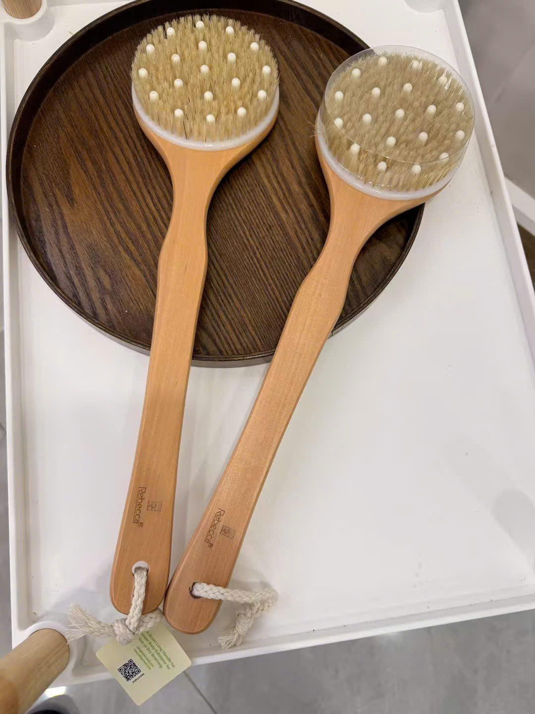 SALE B36 BÀN CHẢI LƯNG TAY CẦM