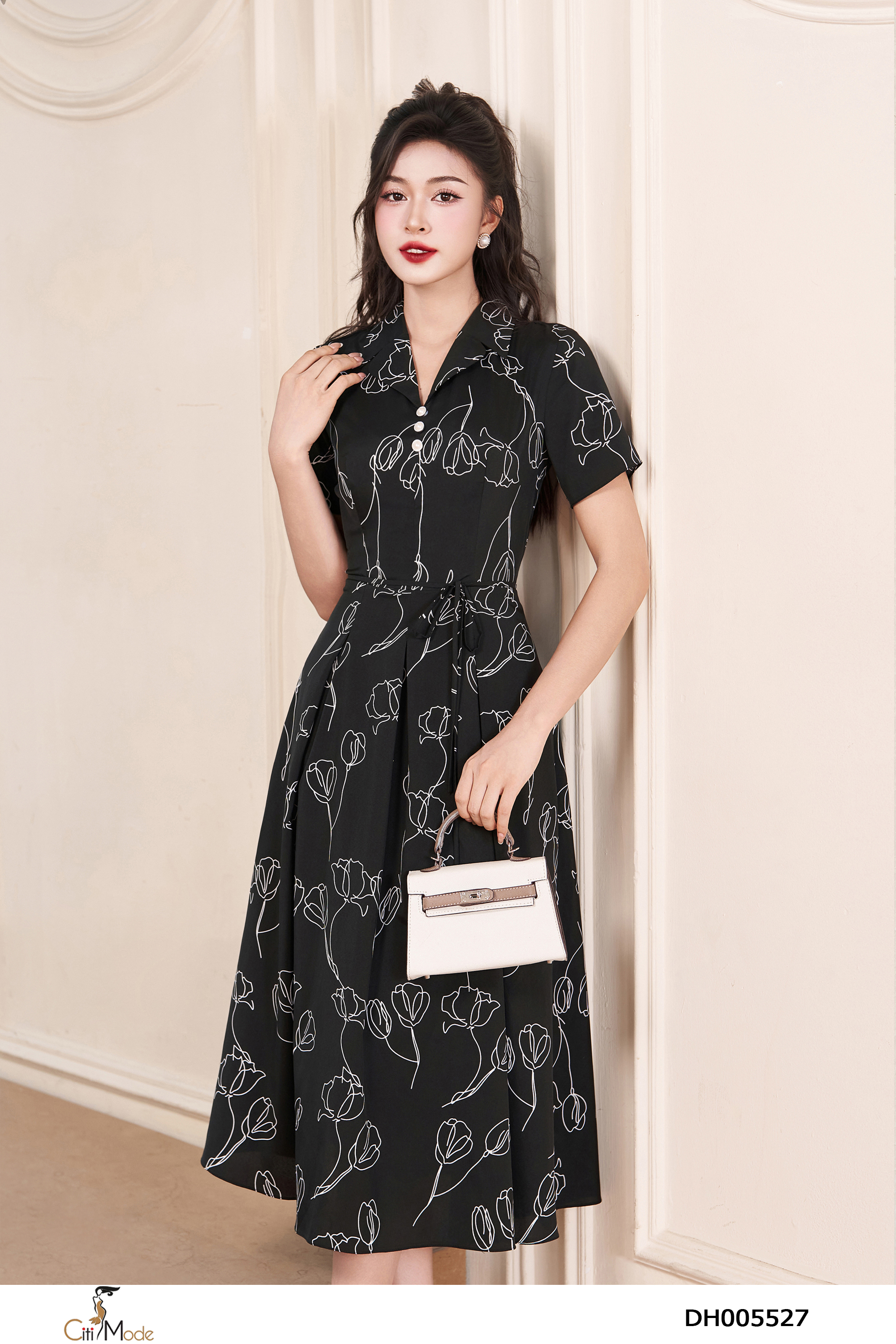 Đầm xòe đen xếp ly họa tiết cổ vest thắt đai eo_thumbnail_1