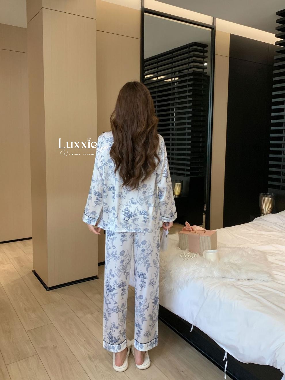 LEDAI18 Pijama lụa trắng họa tiết phong cảnh màu sứ_thumbnail_4