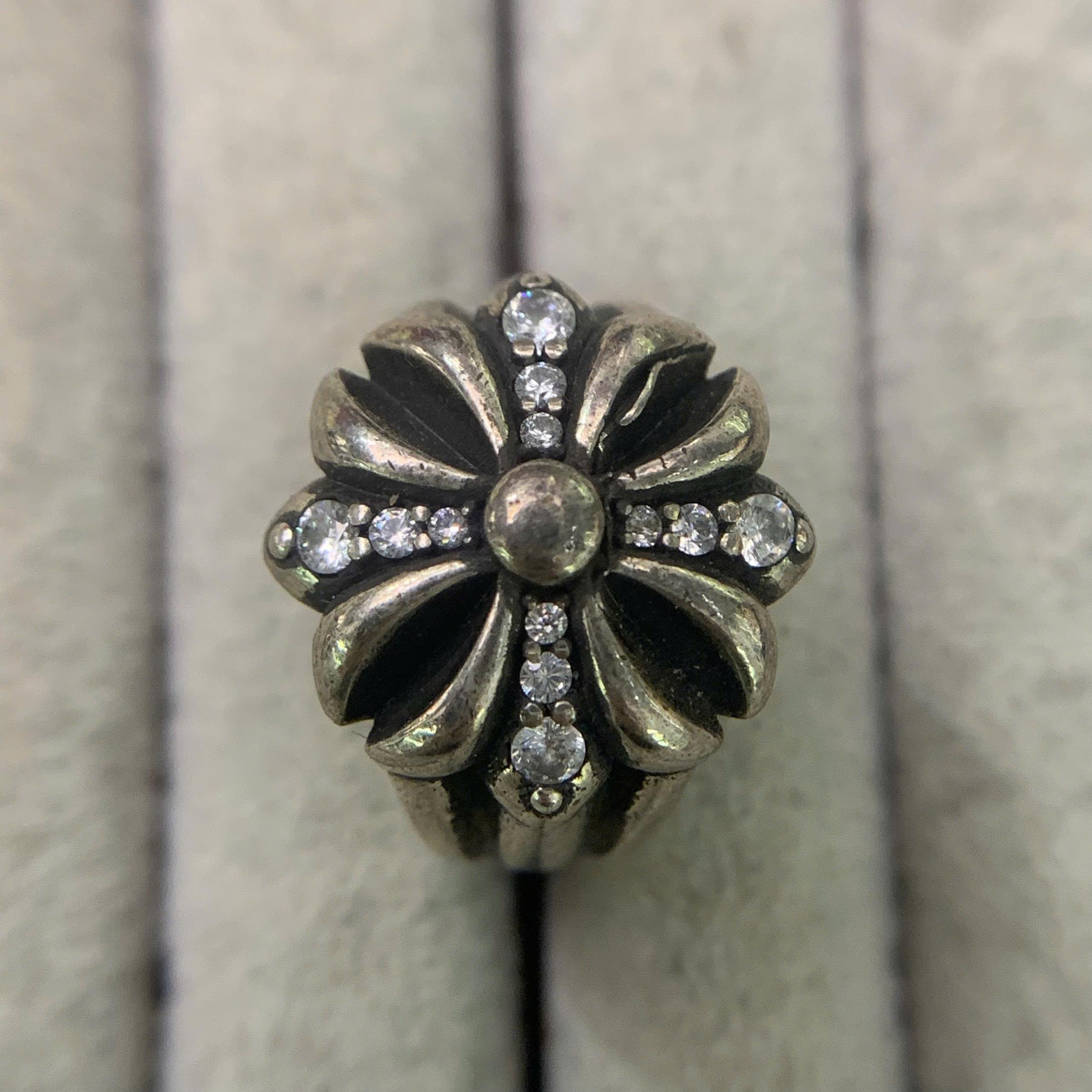nhẫn kiểu chrome heart dạng bông hoa kim cương dải to dấu cộng size 7_thumbnail_1