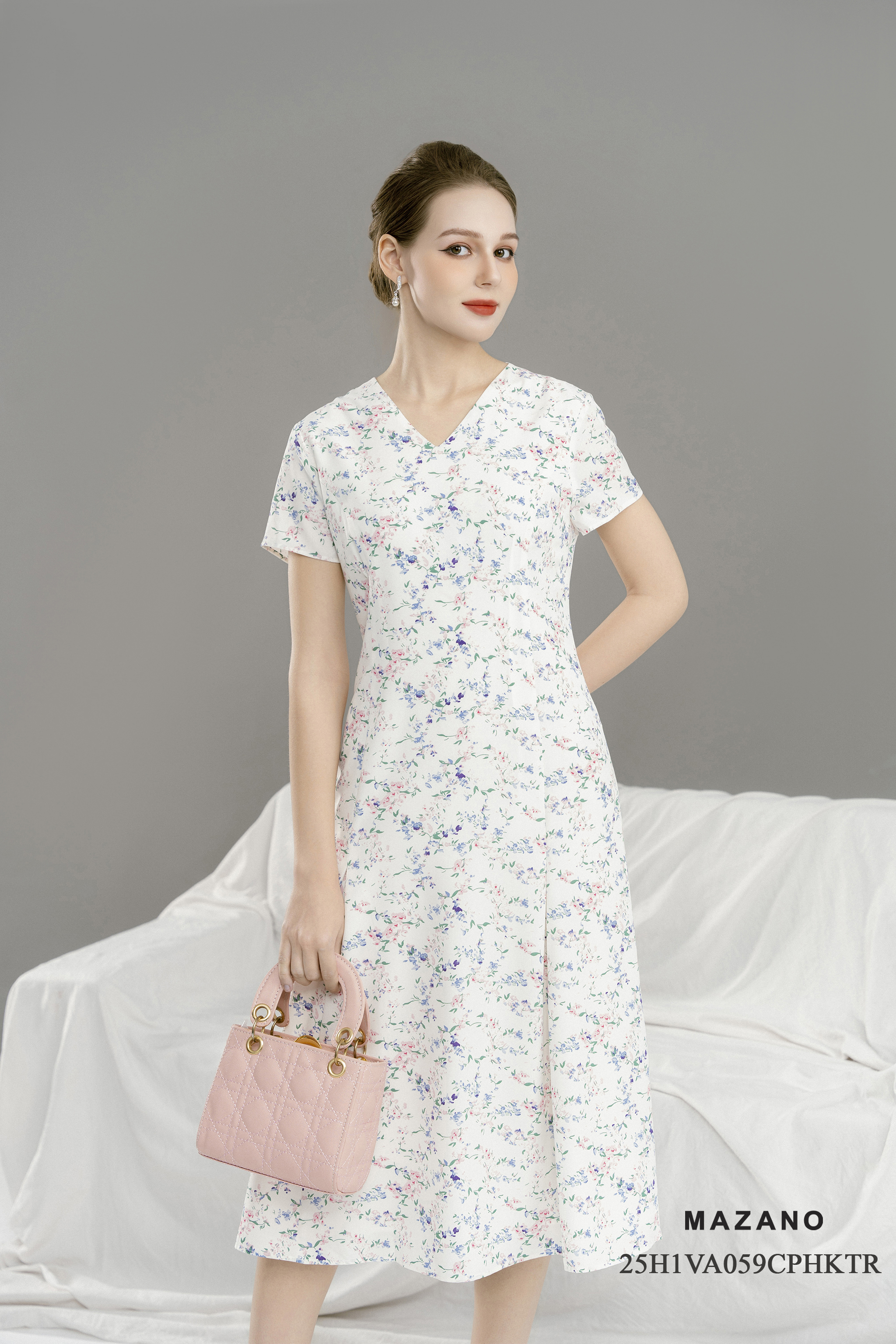 Váy Đầm thân suông nhẹ vừa chân rủ nhẹ Vải thô mỏng Họa tiết hoa nhí Cổ V Tay ngắn Dài váy ngang bắp_thumbnail_3