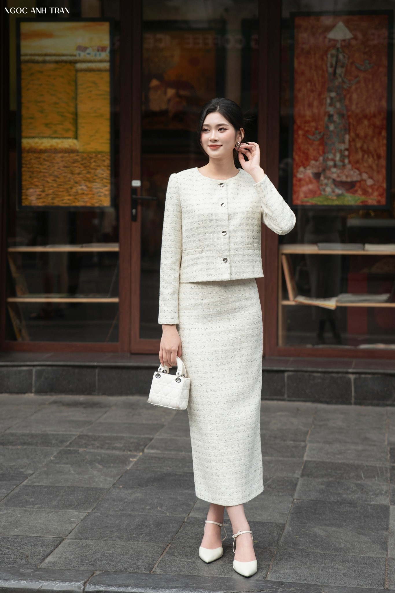 A216 - Áo dạ trắng cổ tròn