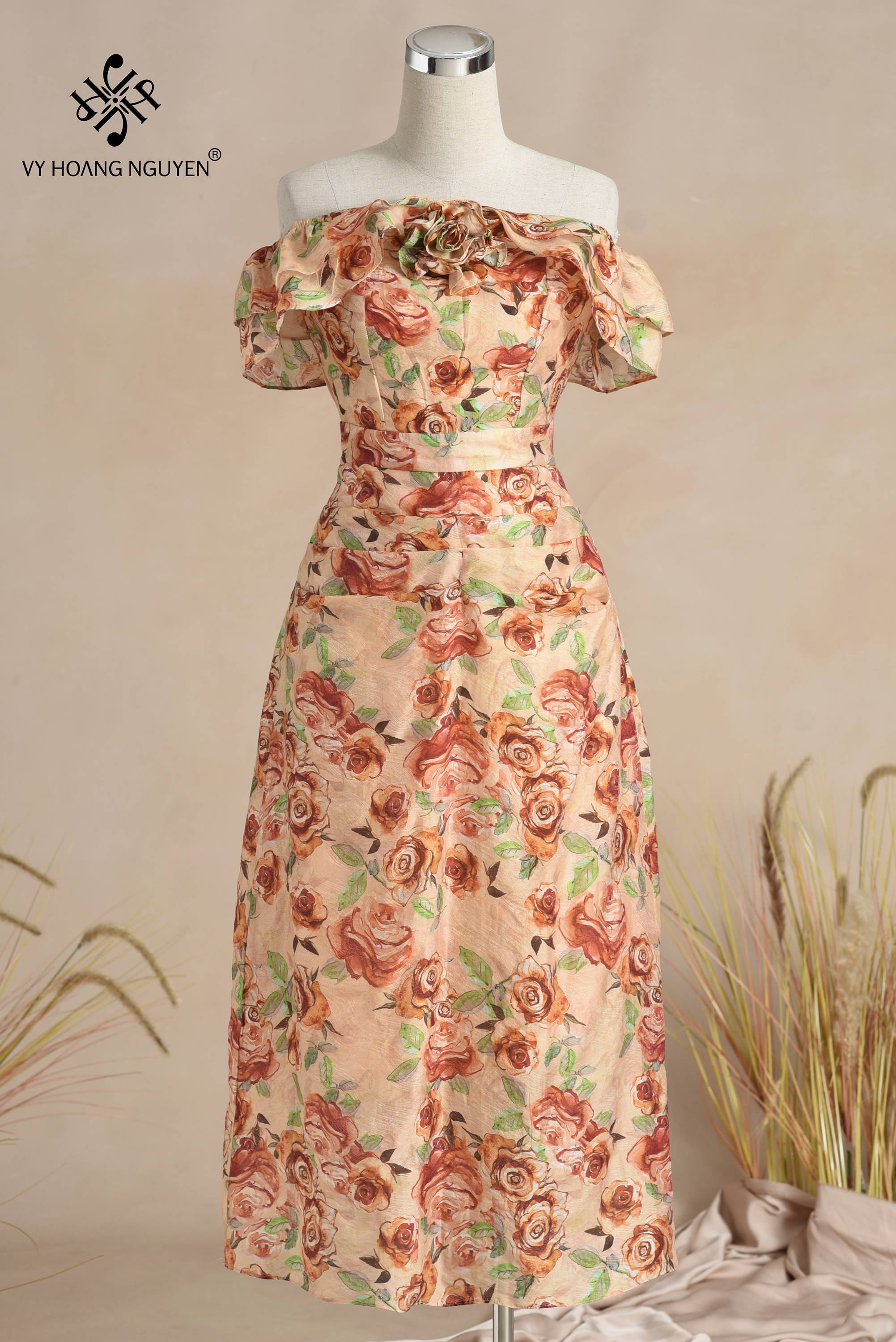 Đầm Trễ Vai Tơ Hoa Ngực Nhúm Eo