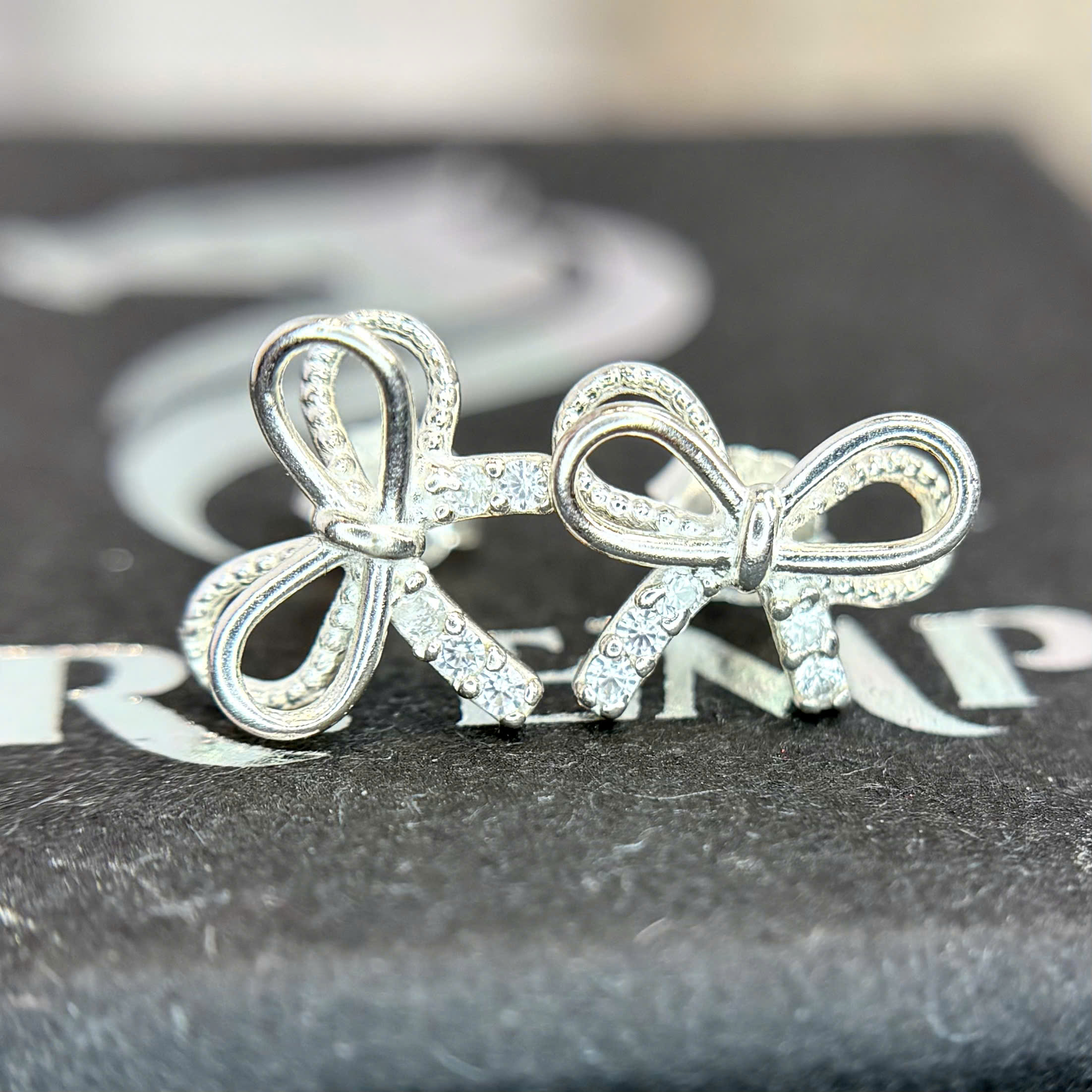 Khuyên kiểu bạc xi kim nơ lồng_thumbnail_2