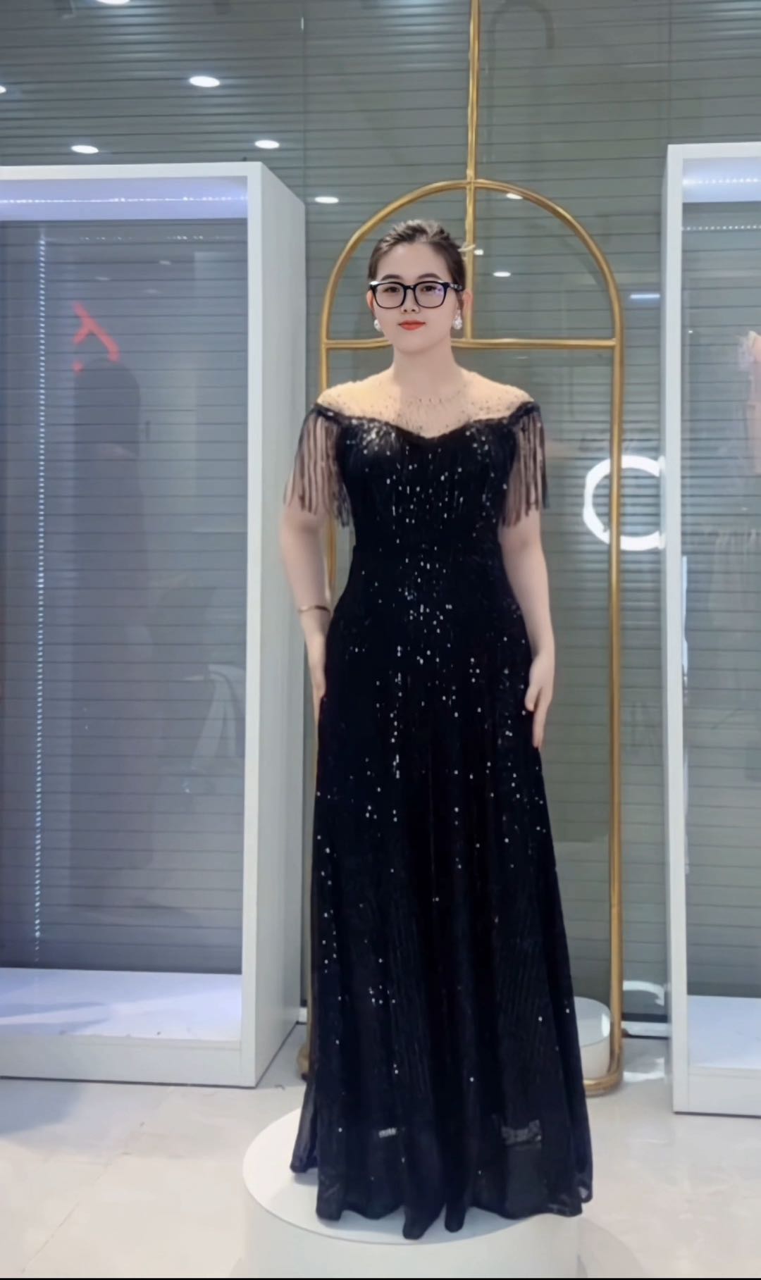 Đầm dạ hội dự tiệc kim sa phối tua rua cổ cao cấp_thumbnail_3