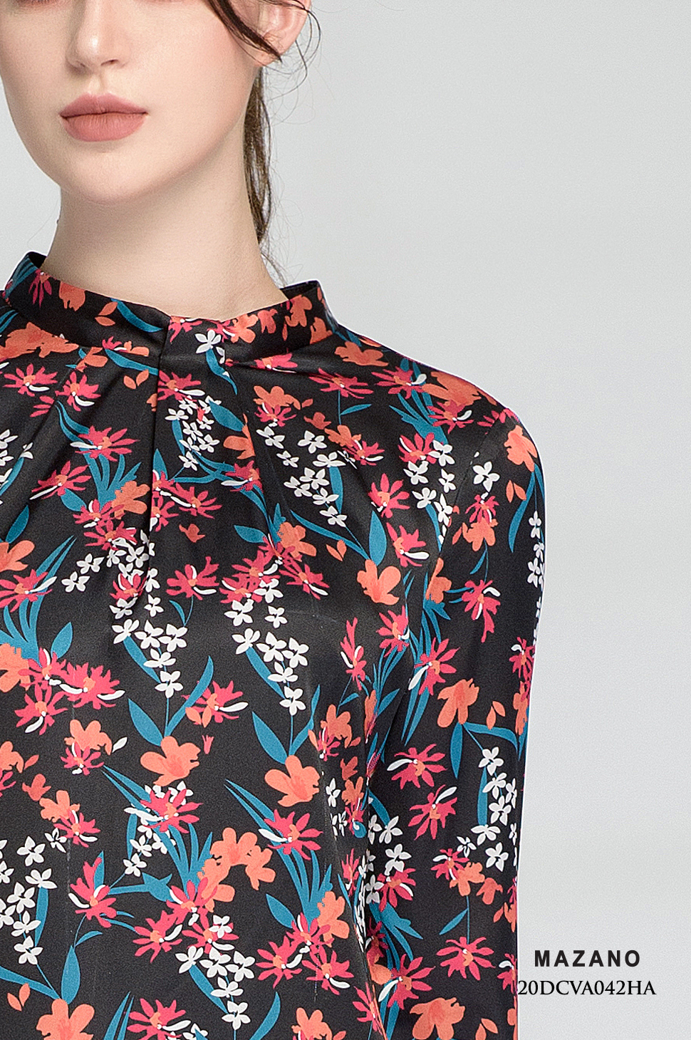 Đầm đen suông mullet họa tiết xếp ly cổ_thumbnail_4