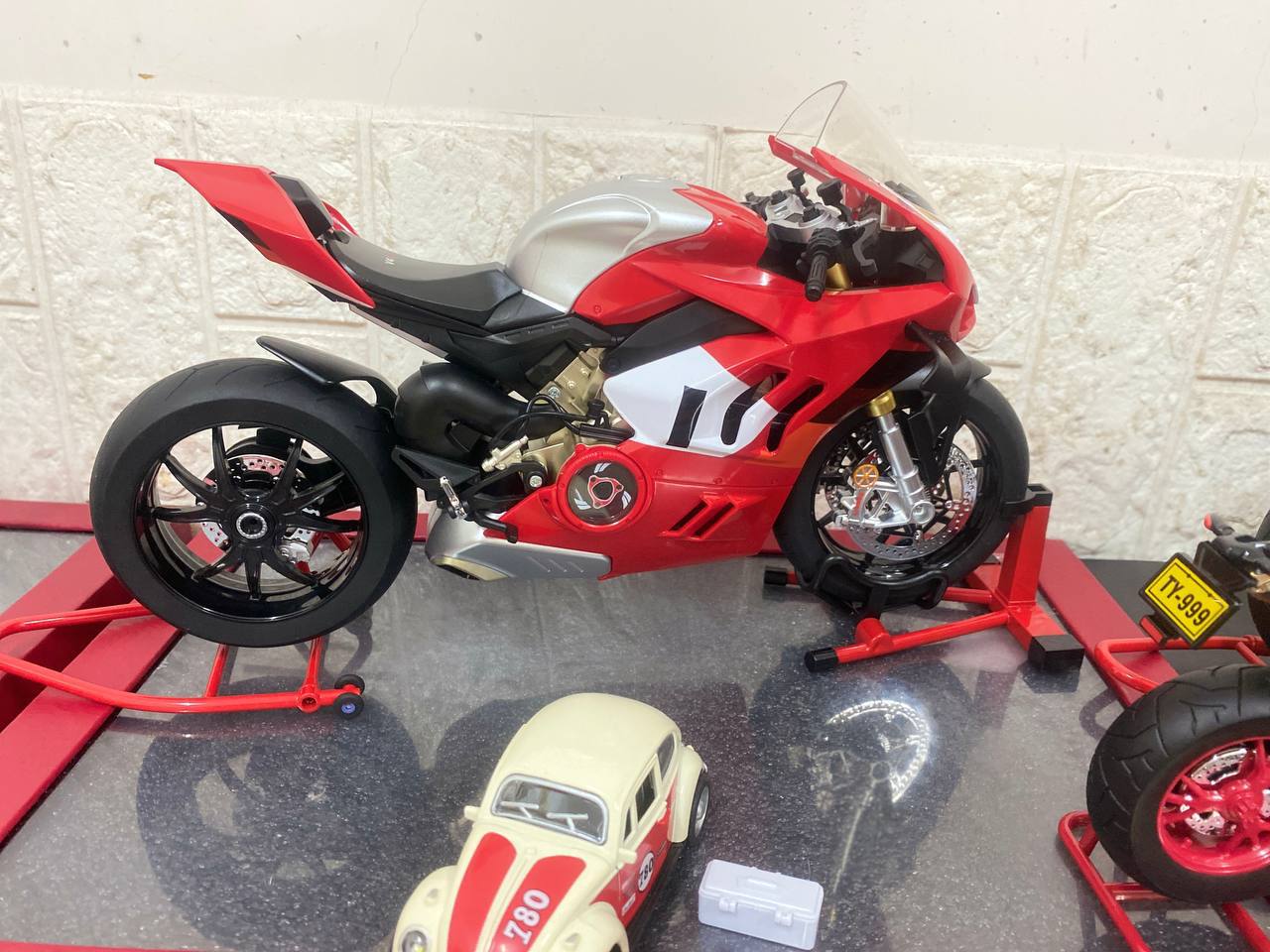 MH Ducati V4R - V4 - V4S_thumbnail_2